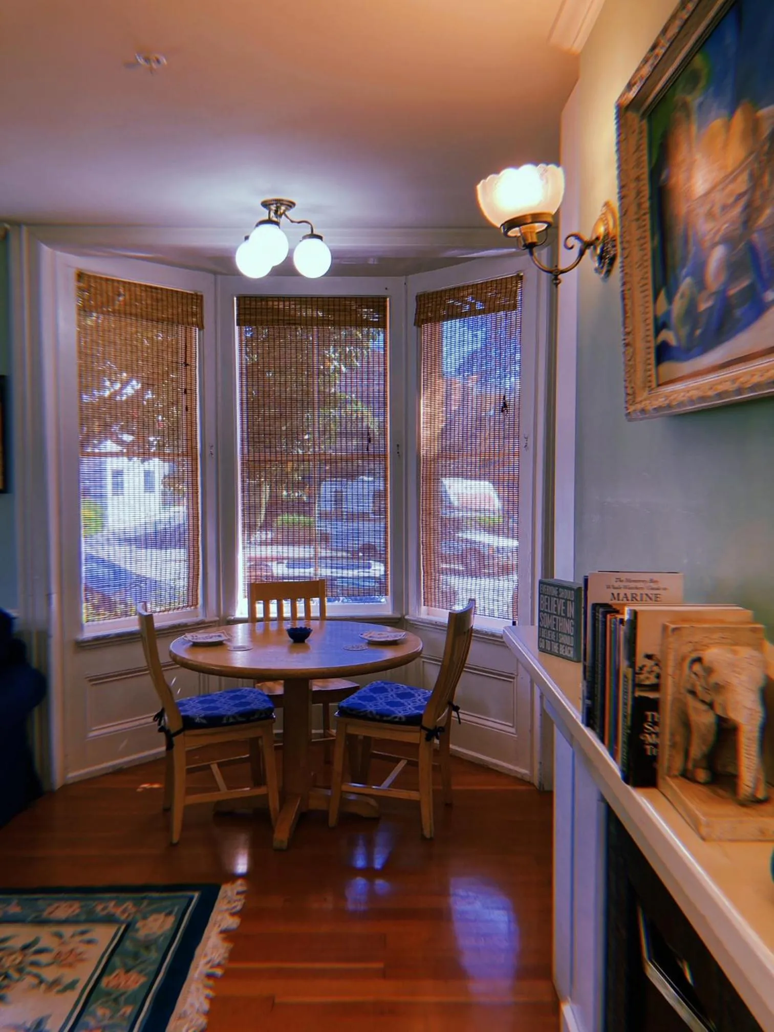 Dining area in Santa Cruz Hostel