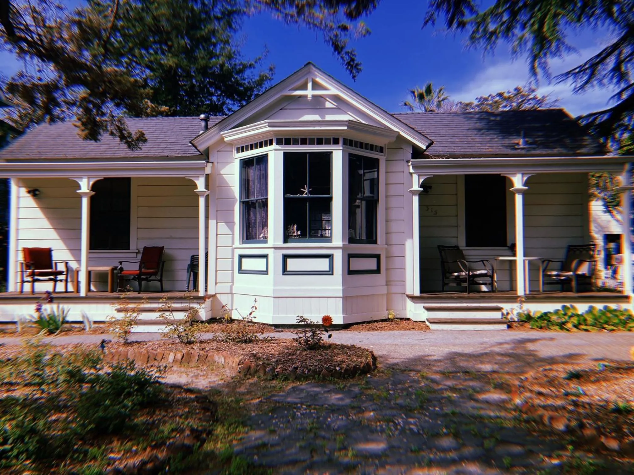 Property building in Santa Cruz Hostel