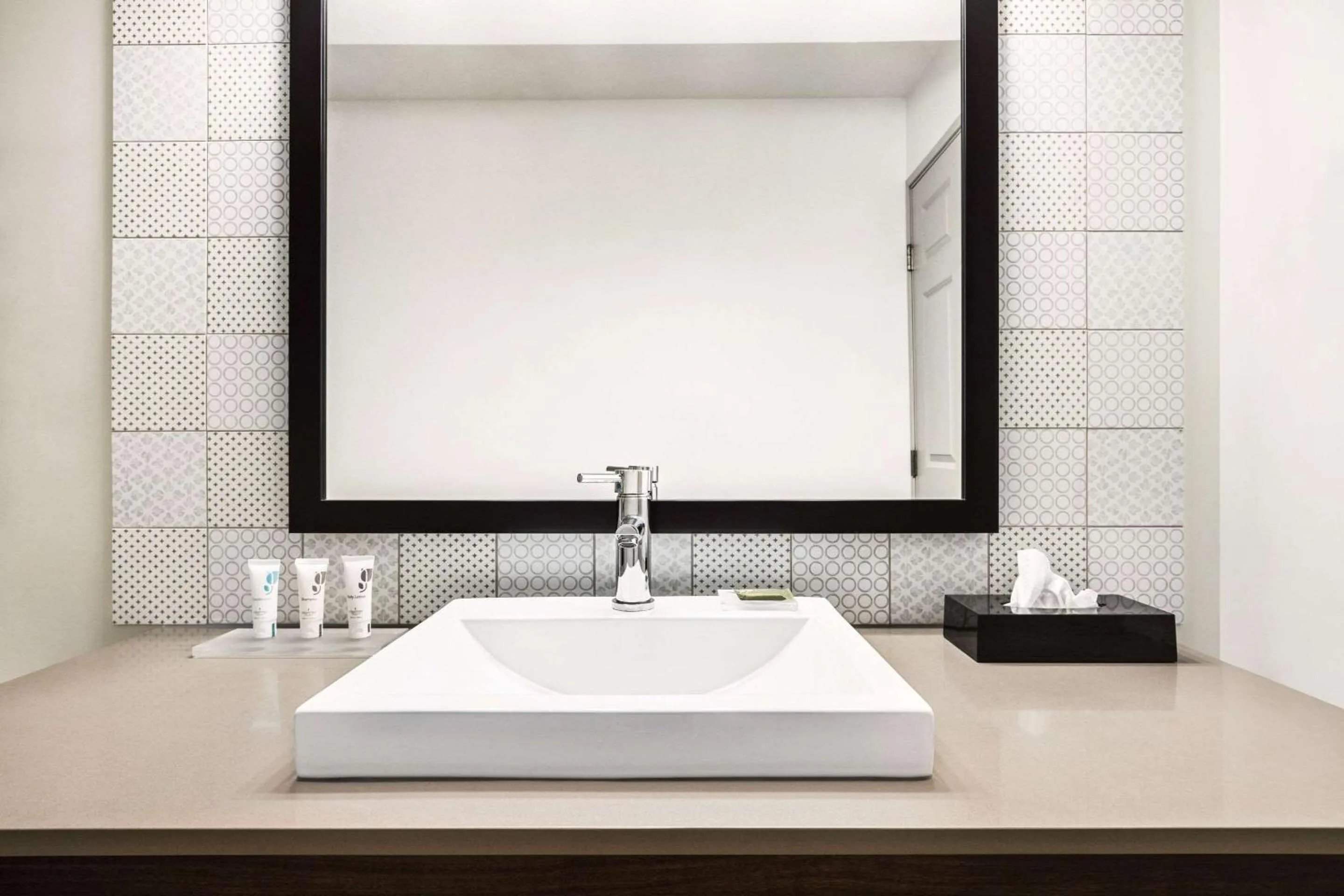 Bedroom in Country Inn & Suites by Radisson, St Cloud East, MN