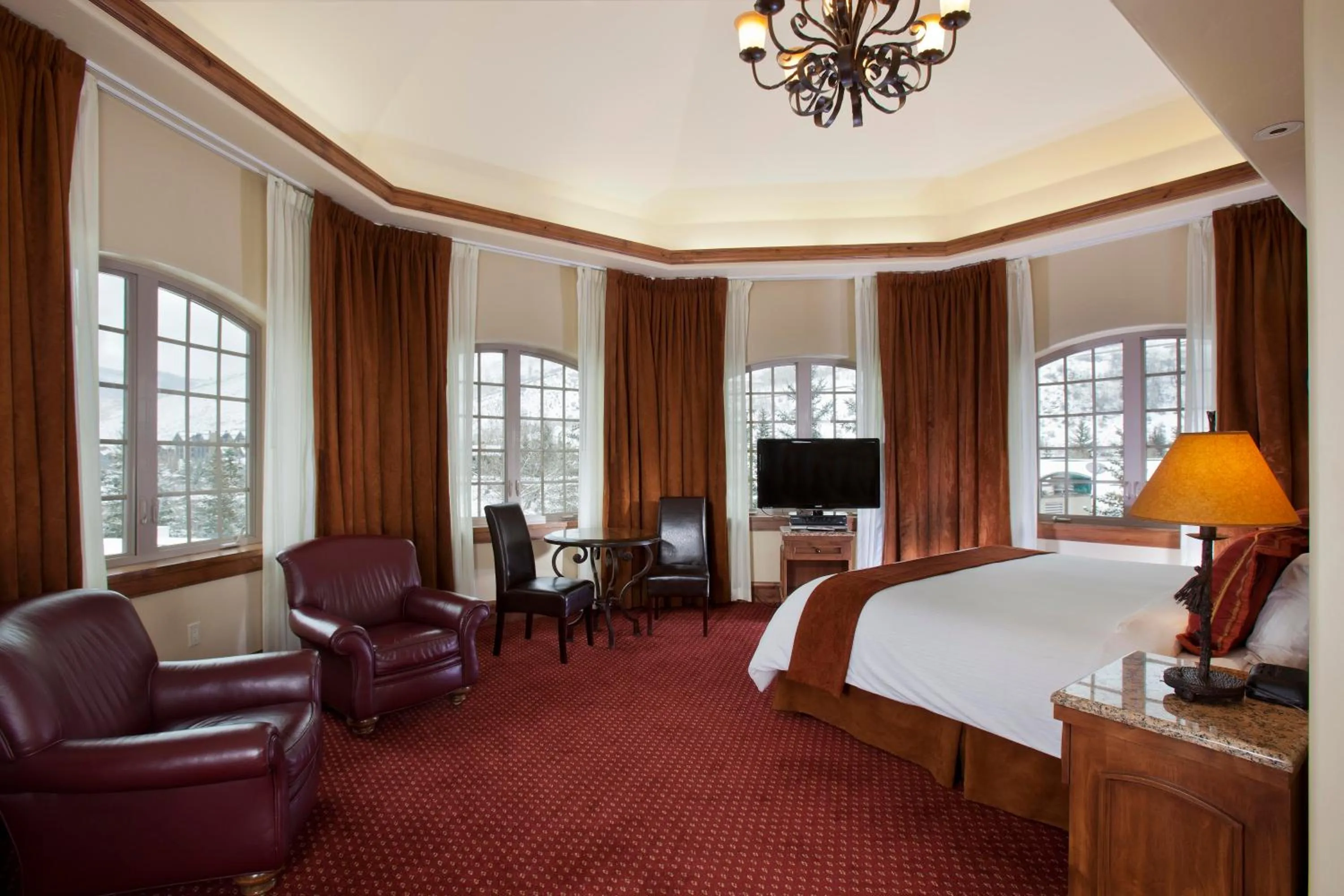 Photo of the whole room, Bed in Tivoli Lodge