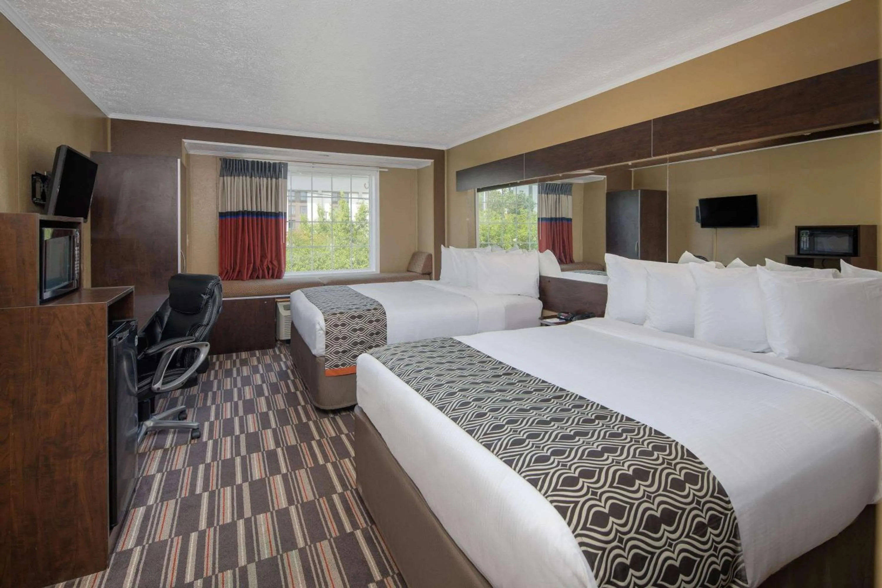 Photo of the whole room, Bed in Microtel Inn & Suites by Wyndham Columbia Fort Jackson N