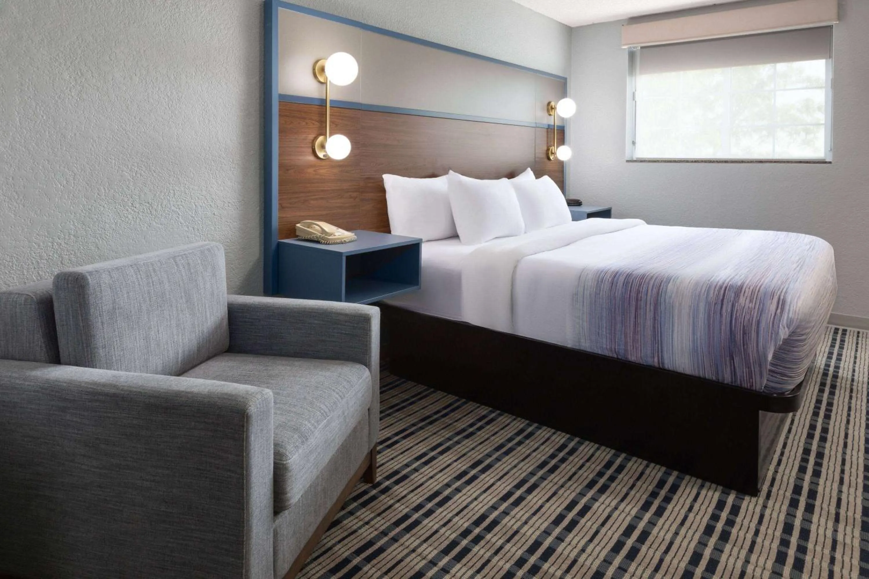 Photo of the whole room, Bed in AmericInn by Wyndham Grinnell