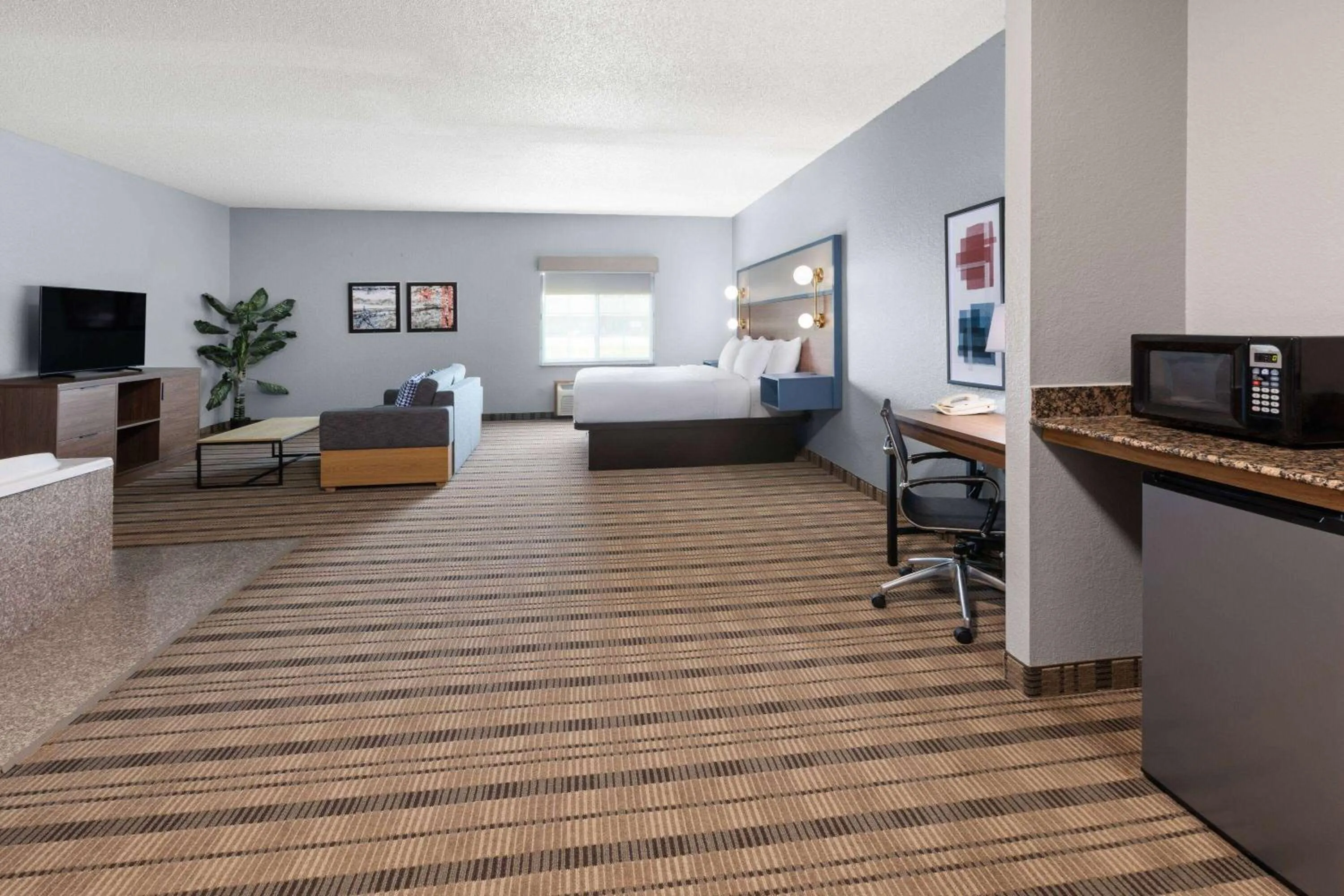 Bath, Bed in AmericInn by Wyndham Grinnell