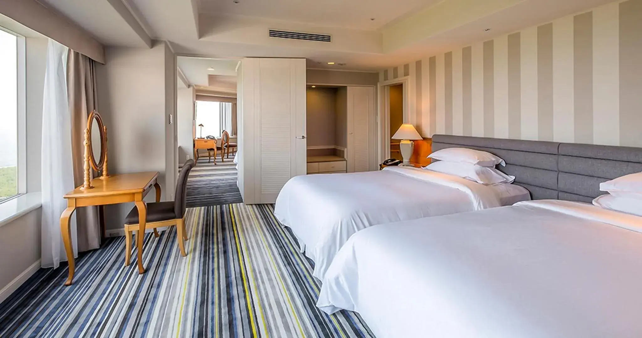 Queens Family Room - Non-Smoking in Phoenix Seagaia Ocean Tower Queens Family Room - Non-Smoking in Phoenix Seagaia Ocean Tower