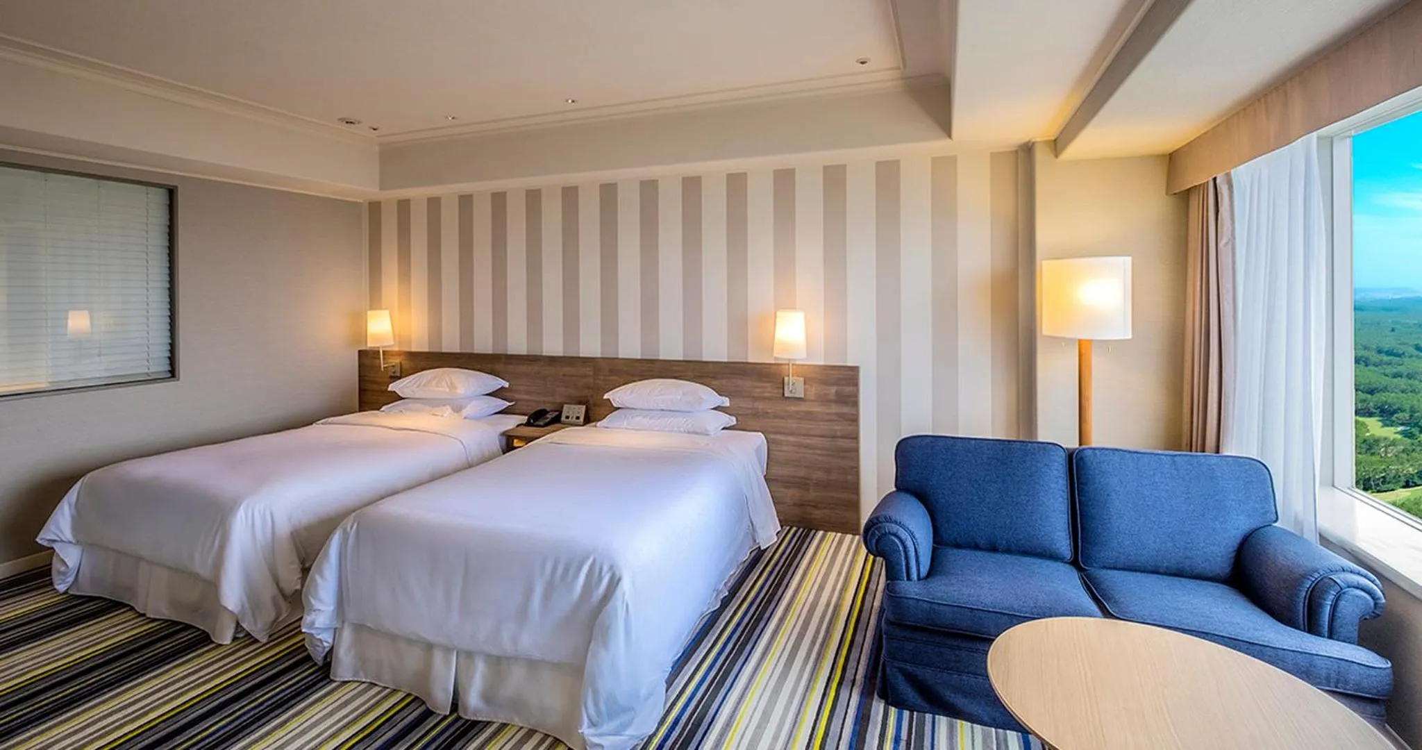 Bed in Phoenix Seagaia Ocean Tower