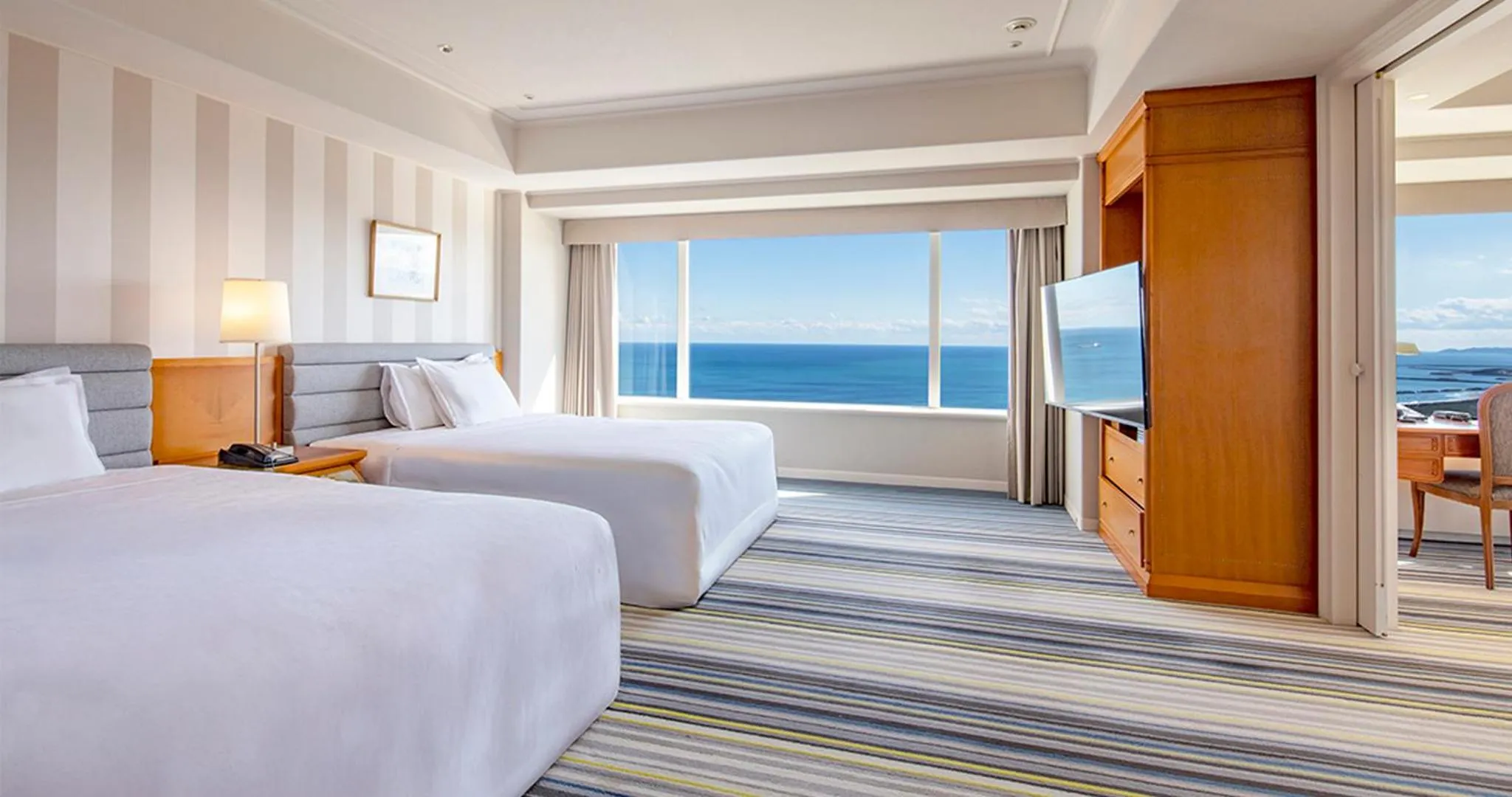 Bed in Phoenix Seagaia Ocean Tower