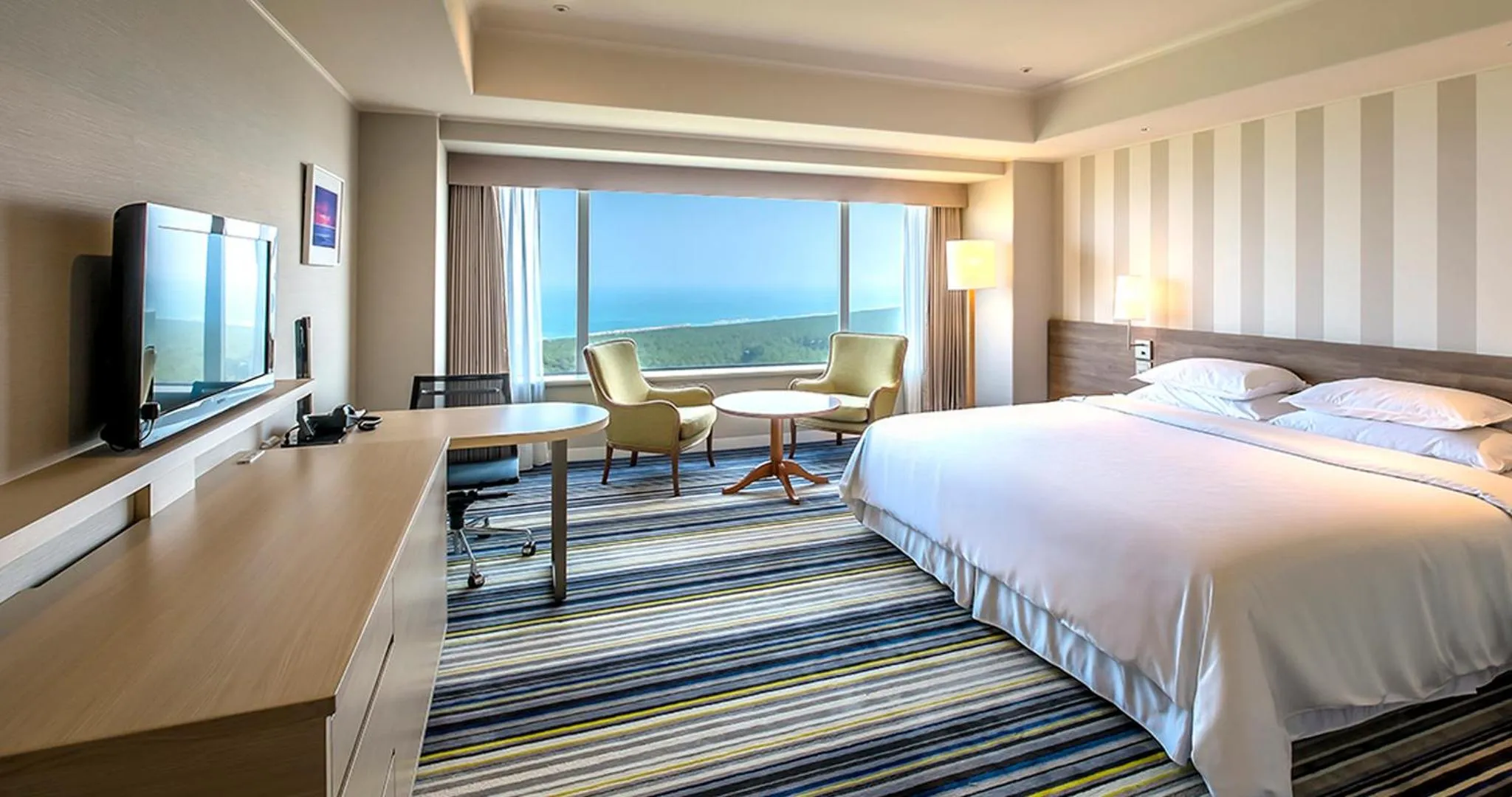Bed in Phoenix Seagaia Ocean Tower