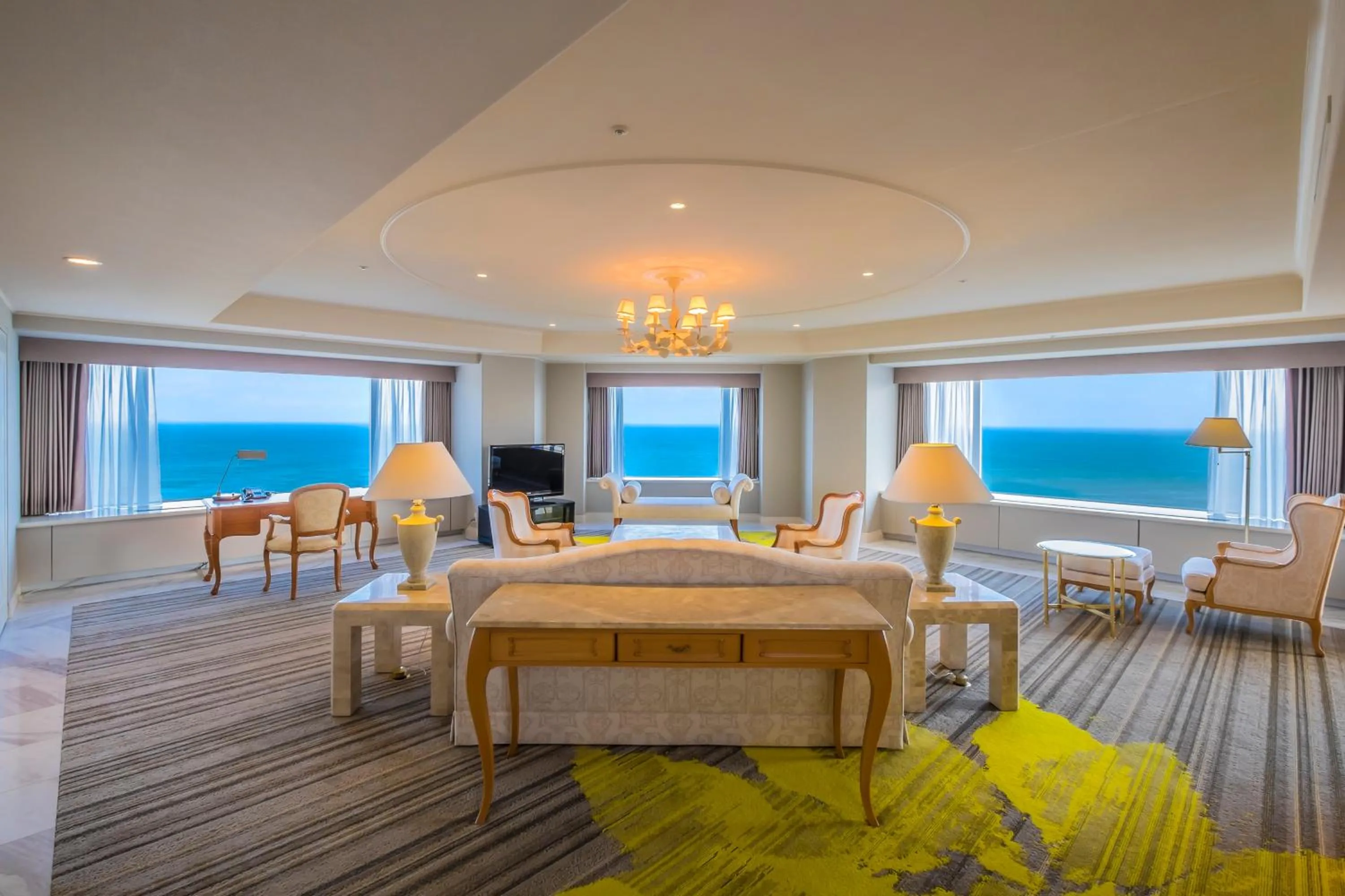 Living room, Bed in Phoenix Seagaia Ocean Tower