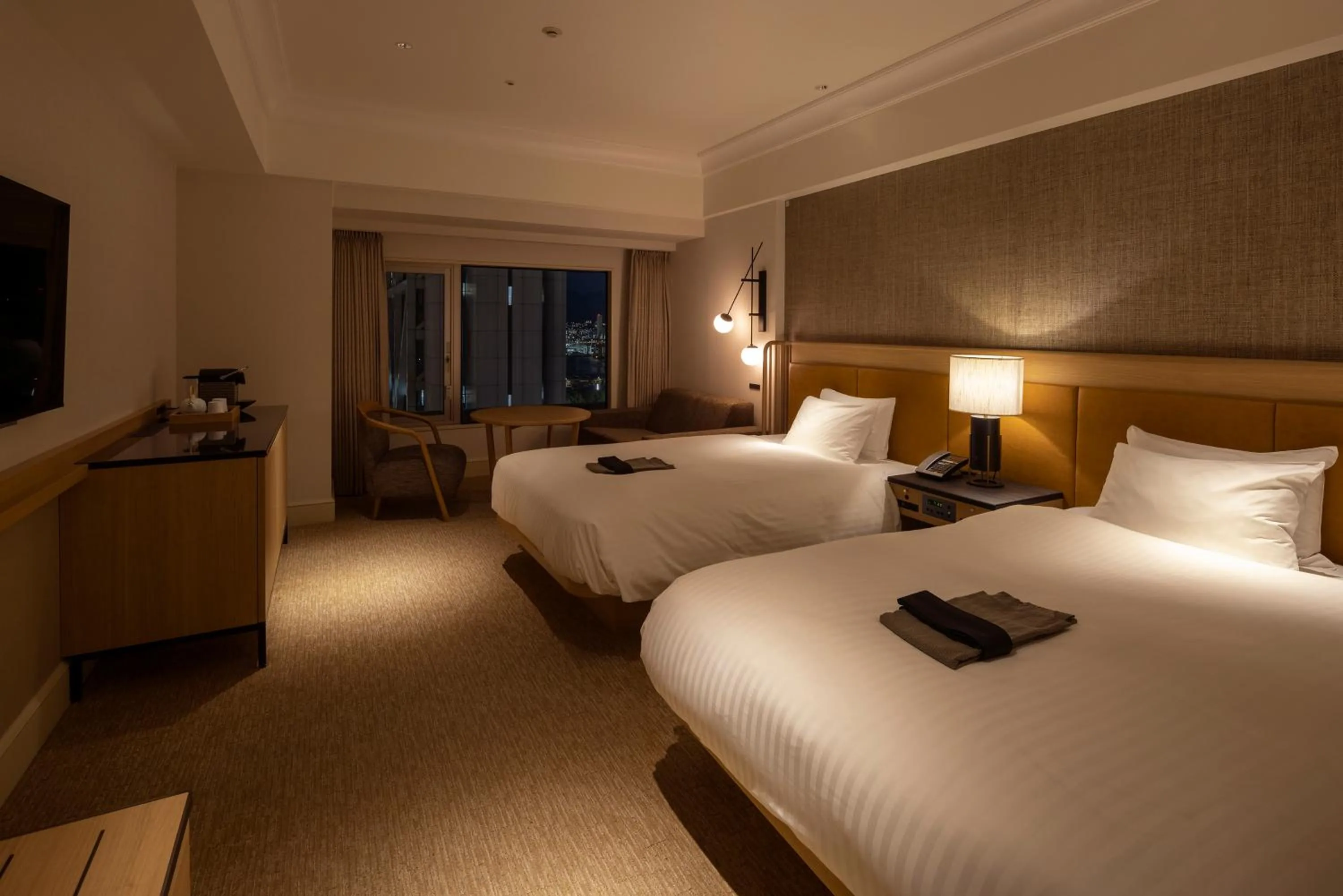 Photo of the whole room, Bed in Kobe Bay Sheraton Hotel & Towers