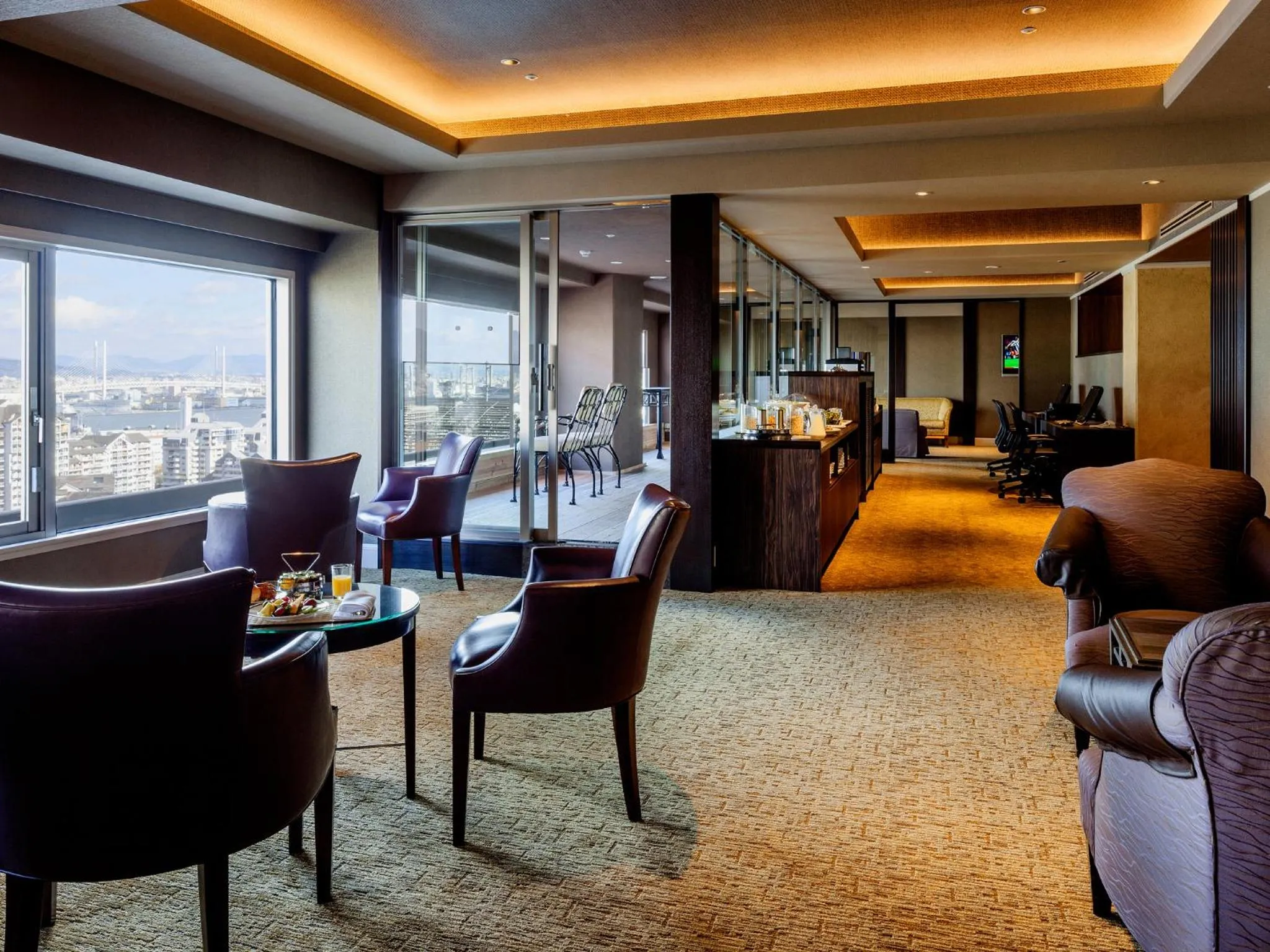 Communal lounge/ TV room in Kobe Bay Sheraton Hotel & Towers