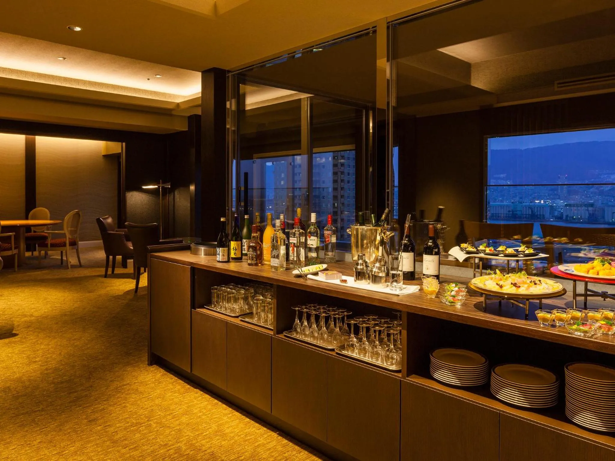 Communal lounge/ TV room in Kobe Bay Sheraton Hotel & Towers