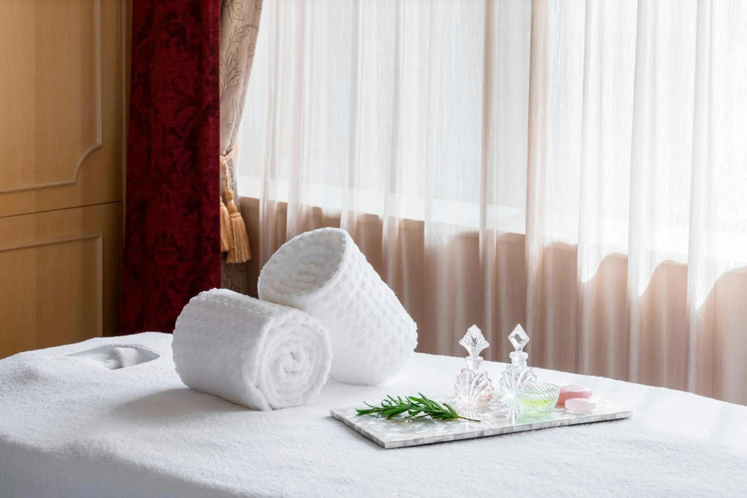 Spa and wellness centre/facilities, Bed in The Westin Tokyo