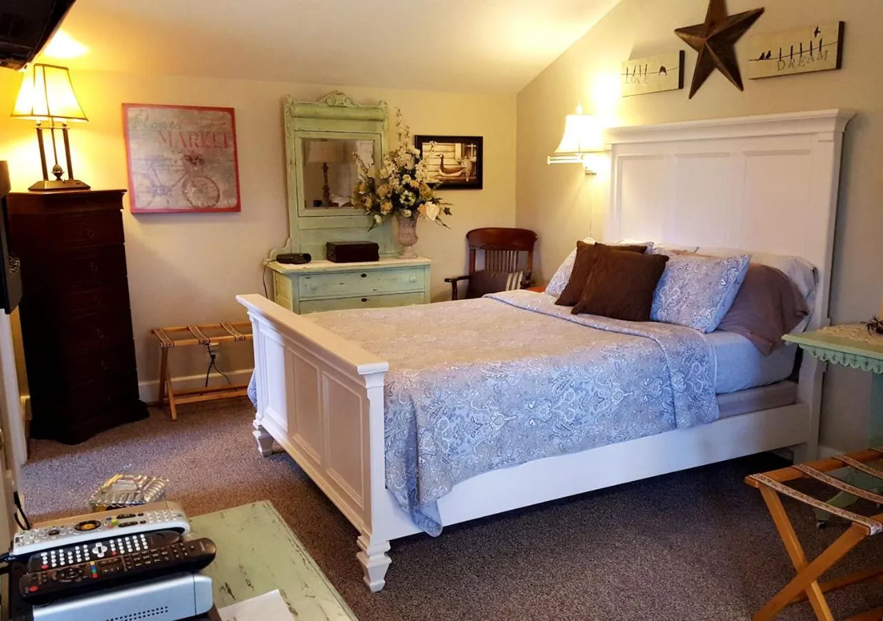 Bed in Piney Hill B&B and Cottages