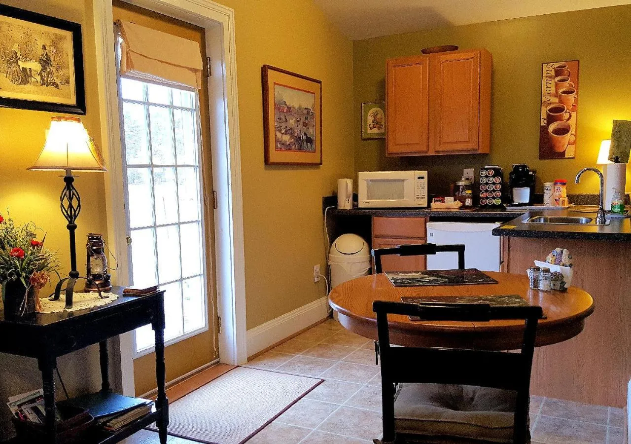 Dining area in Piney Hill B&B and Cottages