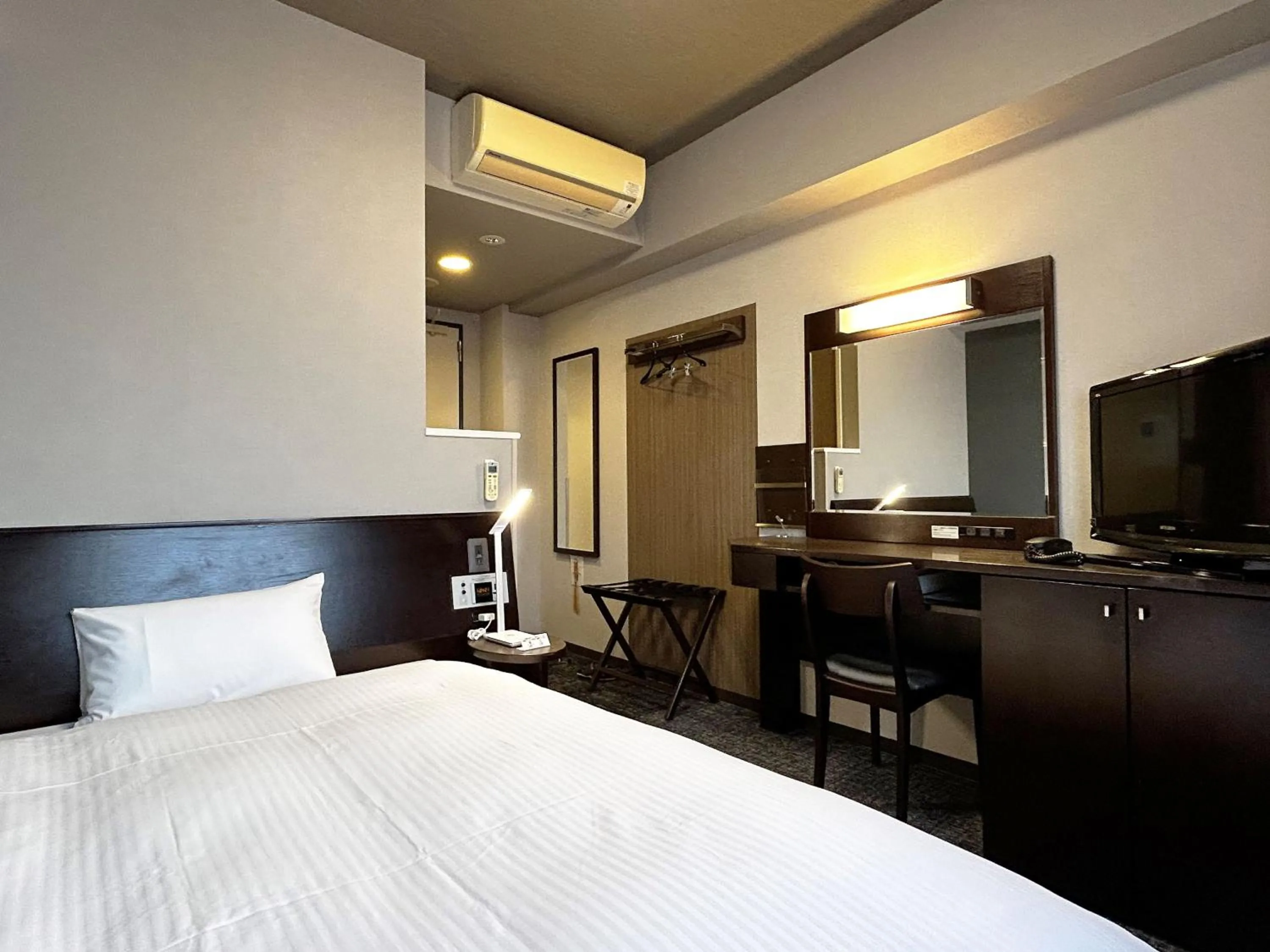 Photo of the whole room, Bed in Hotel Route-Inn Marugame