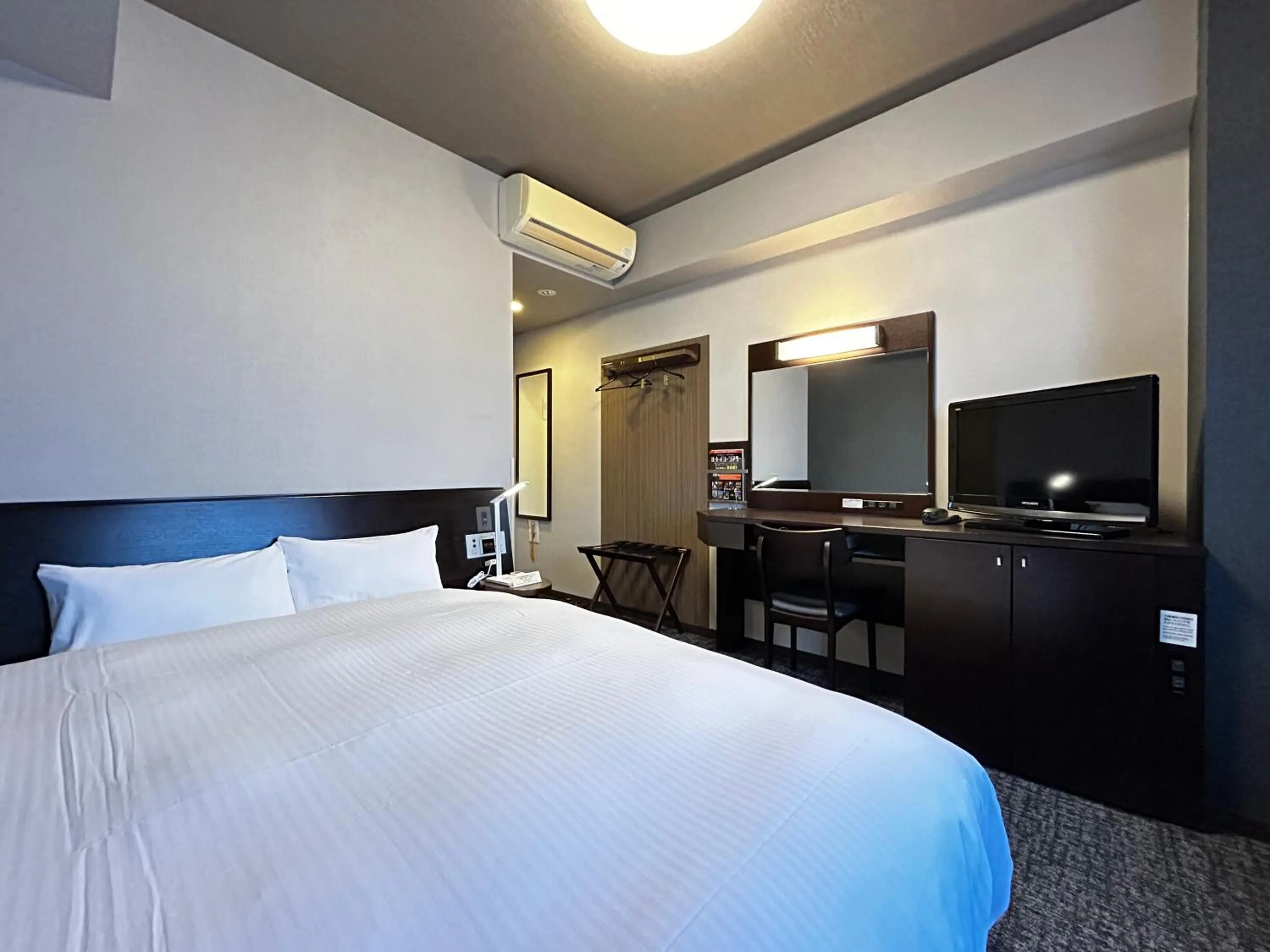Photo of the whole room, Bed in Hotel Route-Inn Marugame