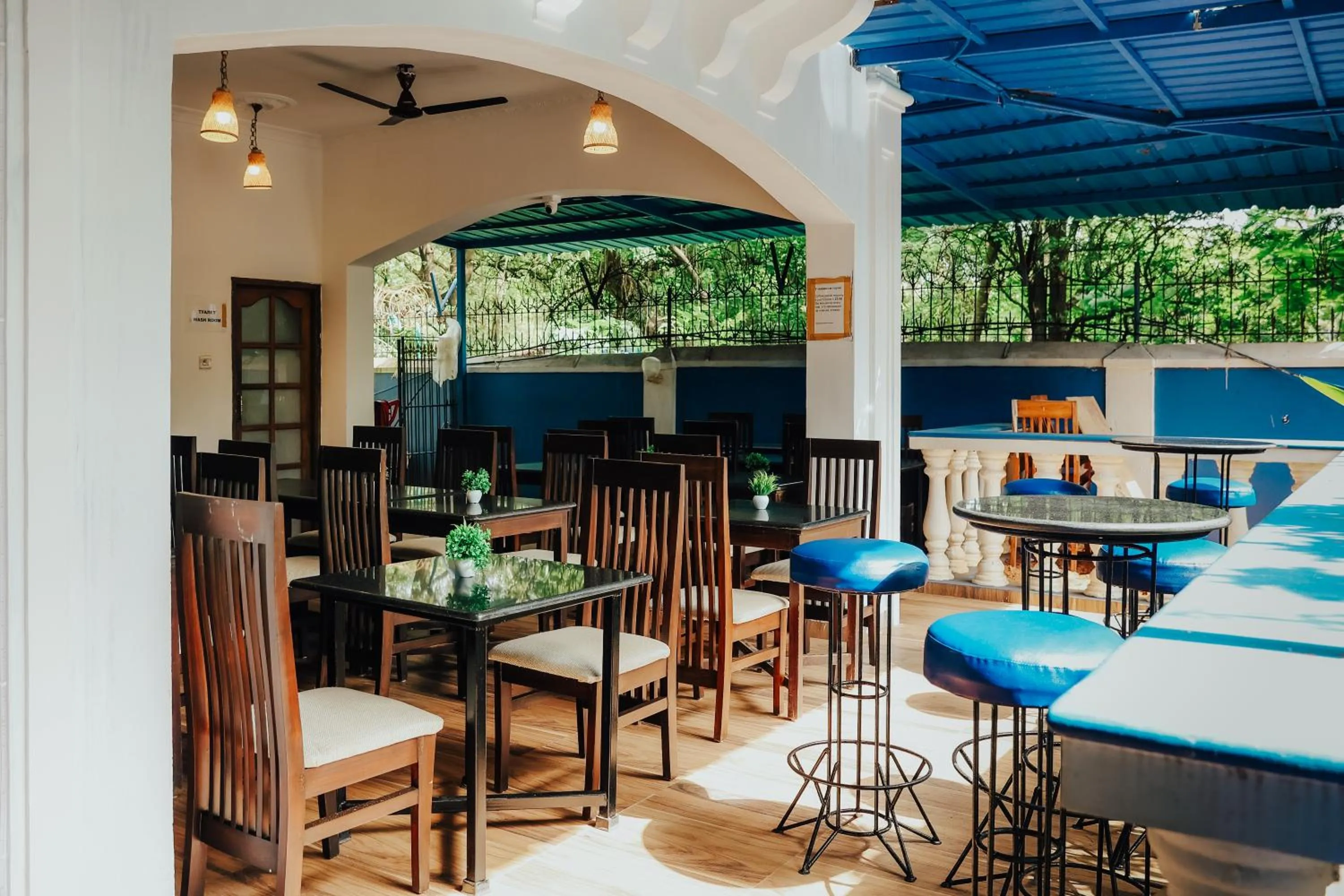 Restaurant/places to eat in Mayflower Beach Resort