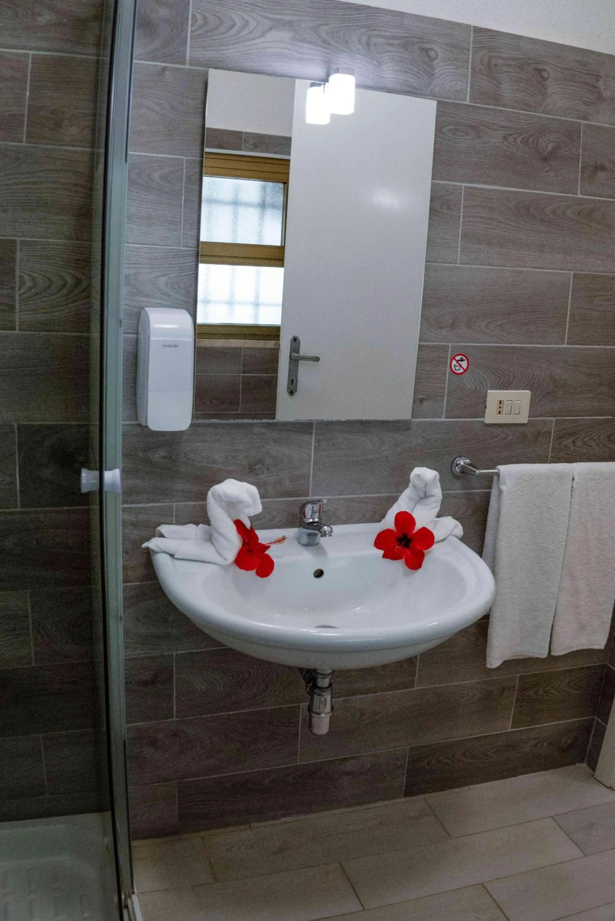 Bathroom in Hotel L'Oleandro