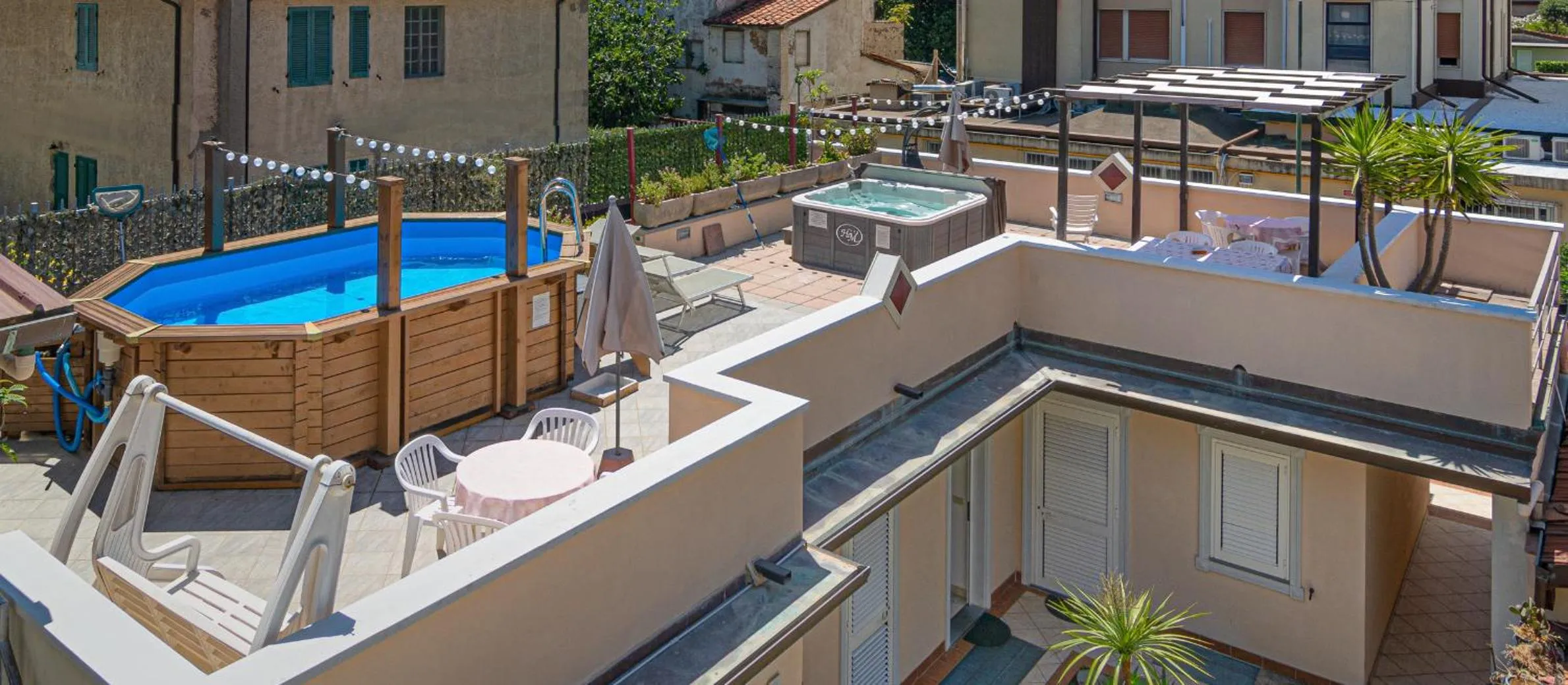 Inner courtyard view in Hotel Mariani