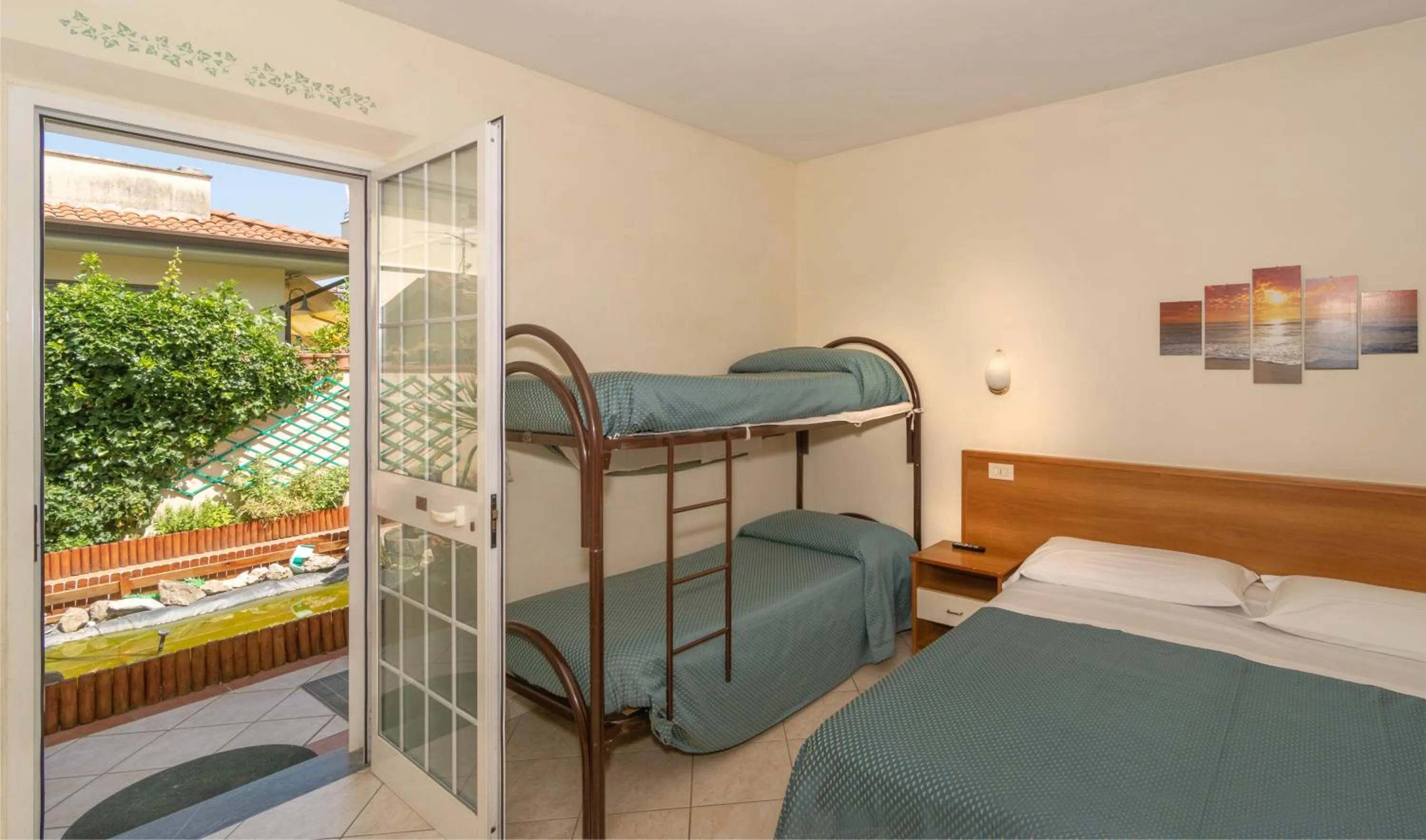 bunk bed, Bed in Hotel Mariani