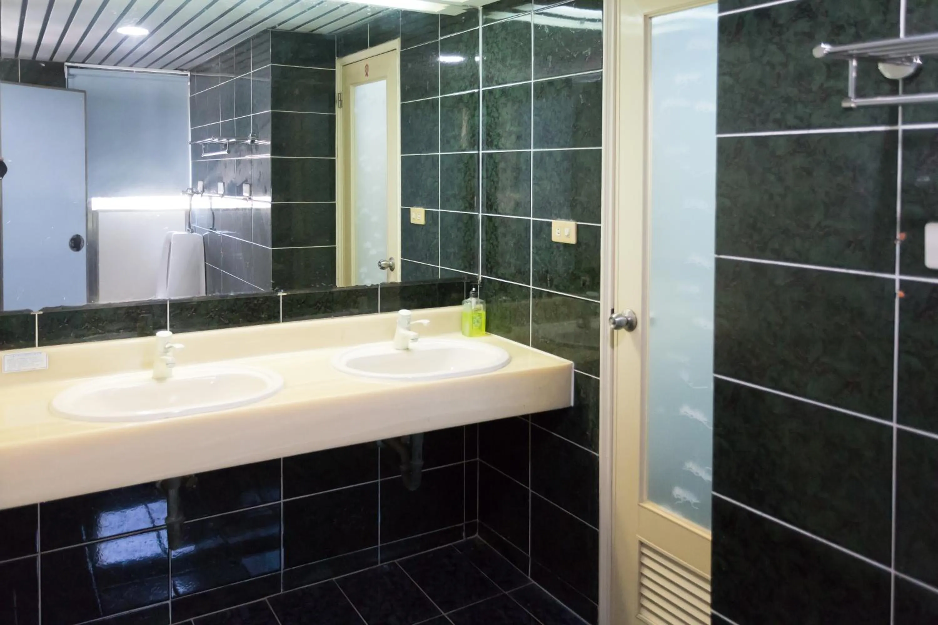 Shower, Bathroom in Kaohsiung I Hi Hotel