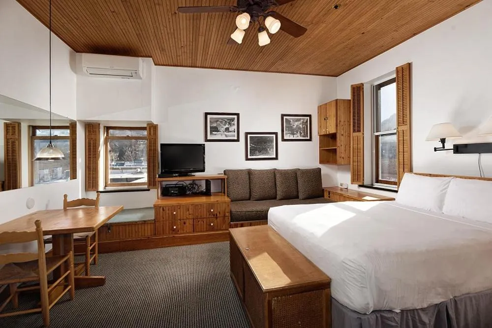 Photo of the whole room, Bed in Independence Square 311, Best Location! Hotel Room with Rooftop Hot Tub in Aspen
