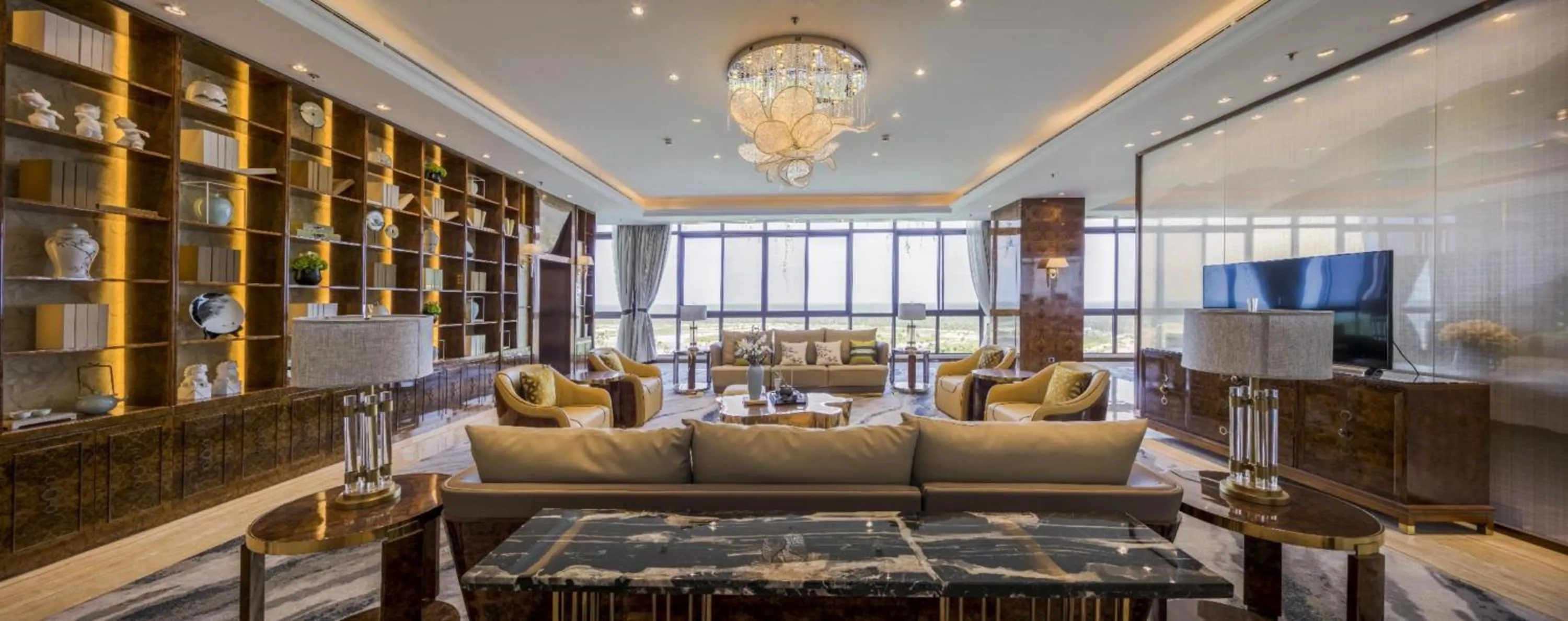 Living room in Forest City Golf Hotel