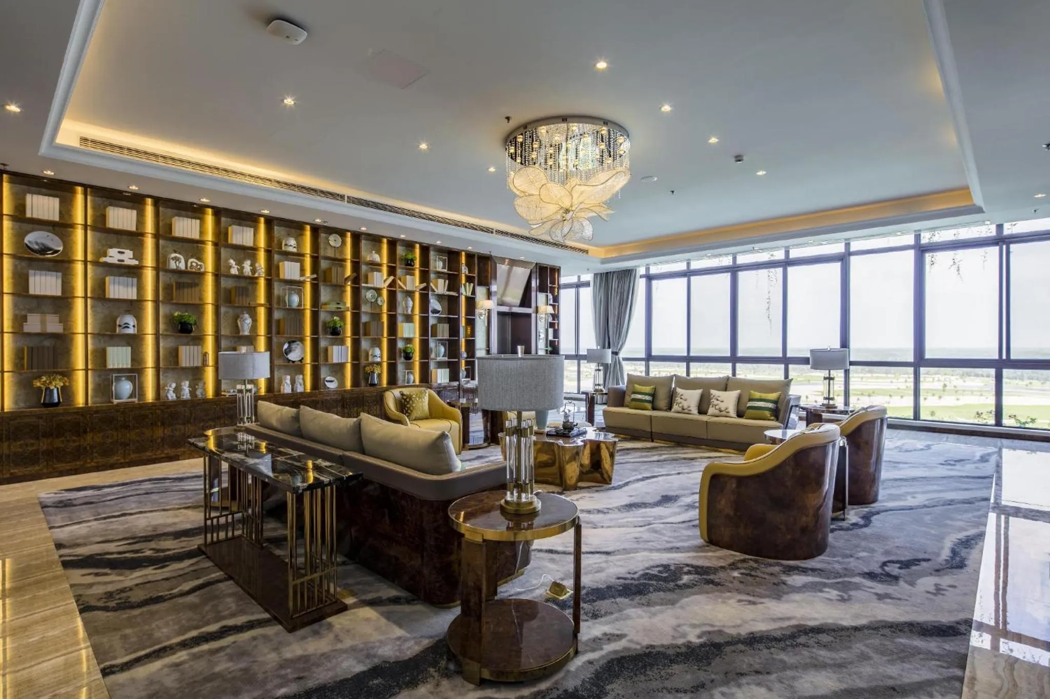 Living room in Forest City Golf Hotel