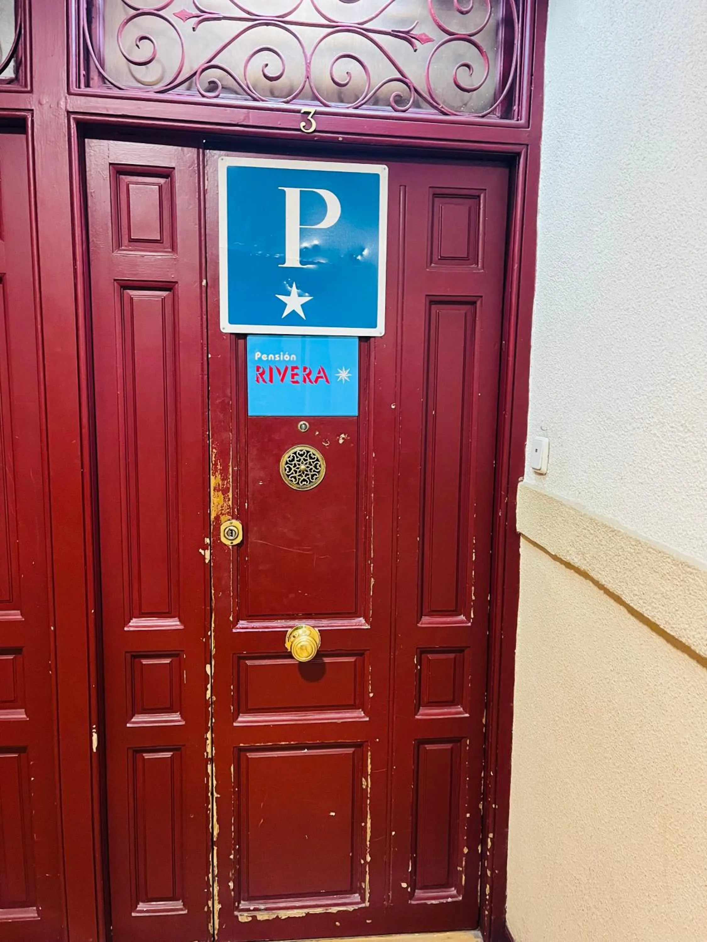 Facade/entrance in Pensión Rivera