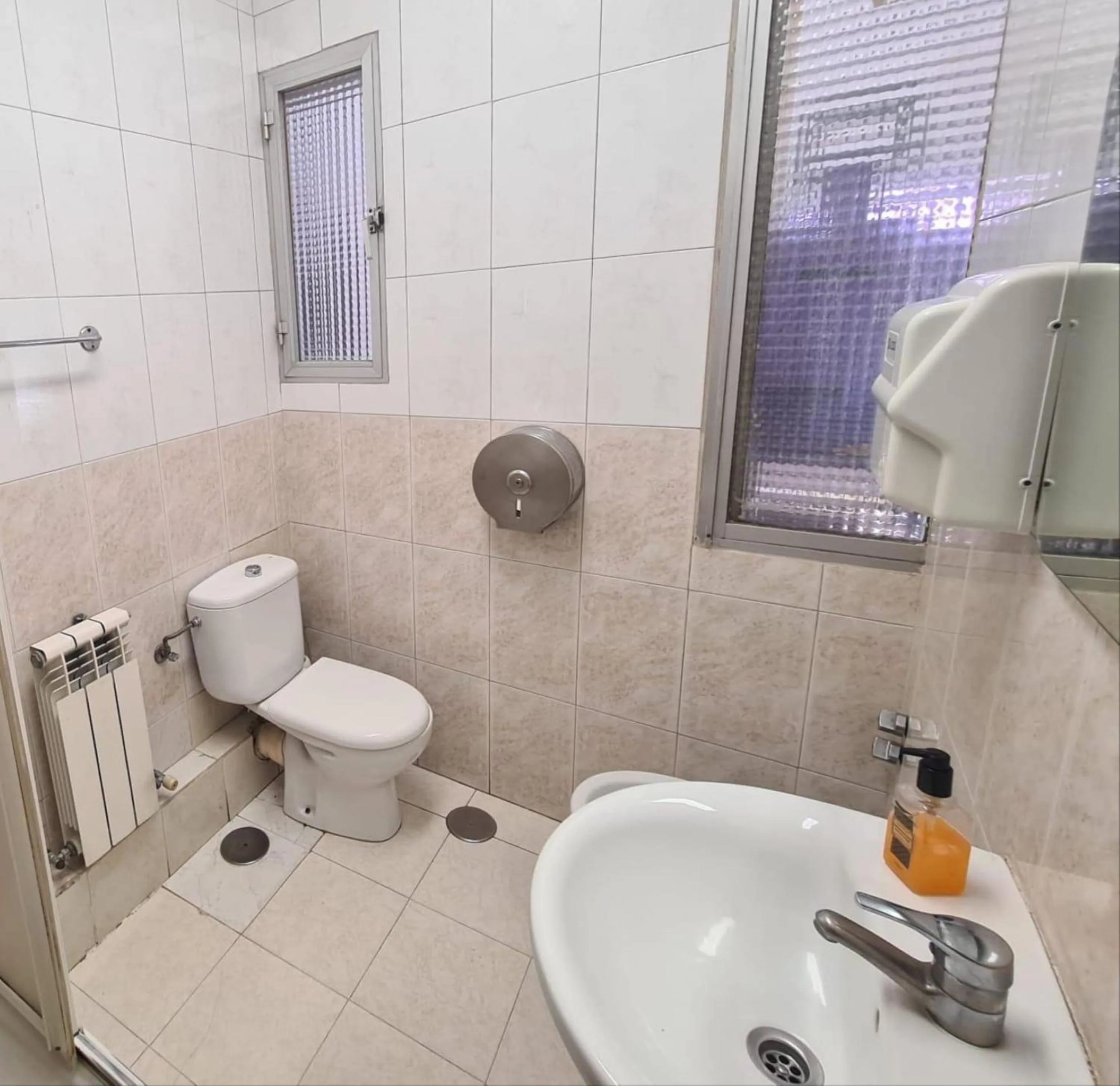 Public Bath in Pensión Rivera