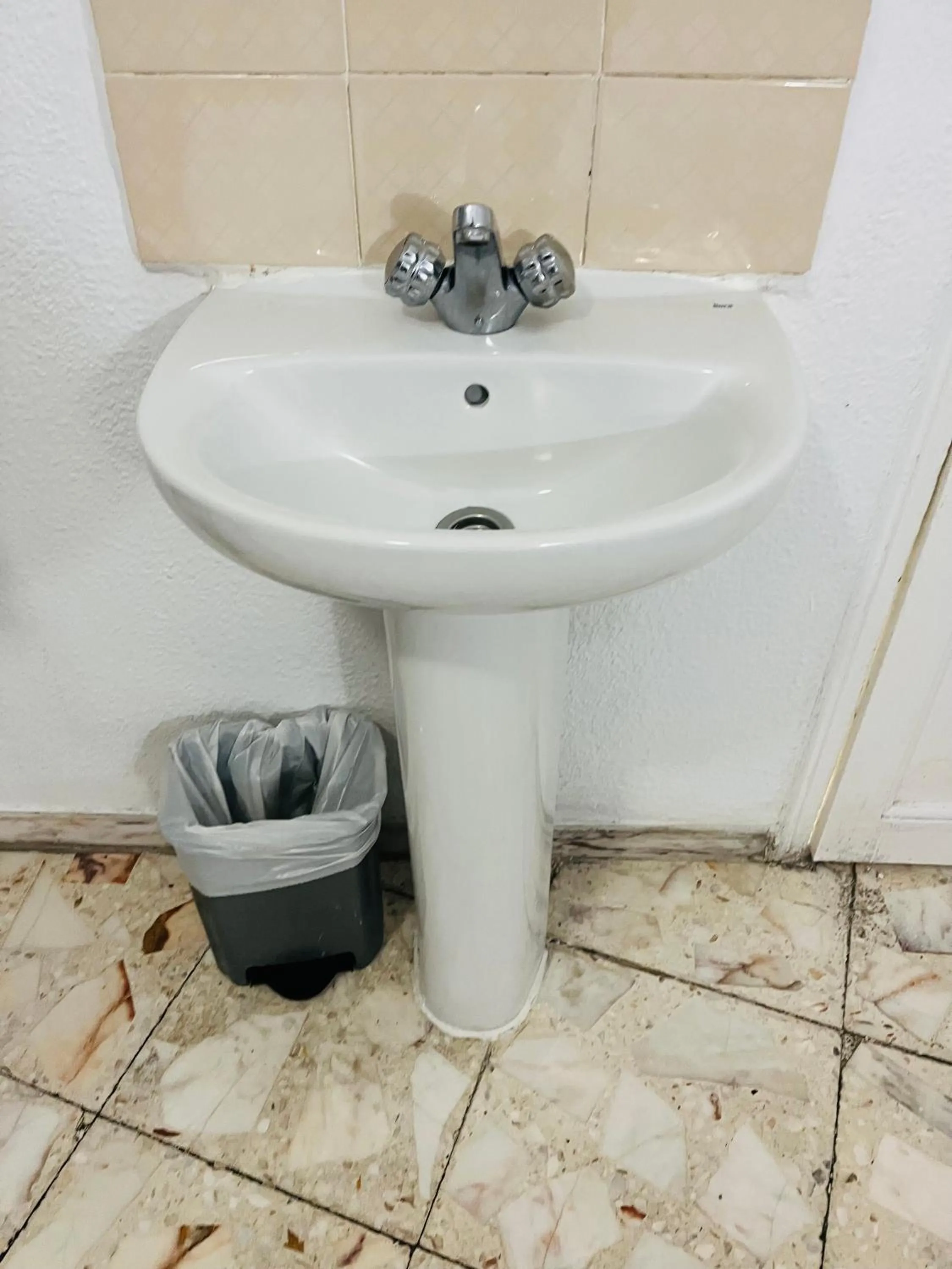Toilet in Pensión Rivera