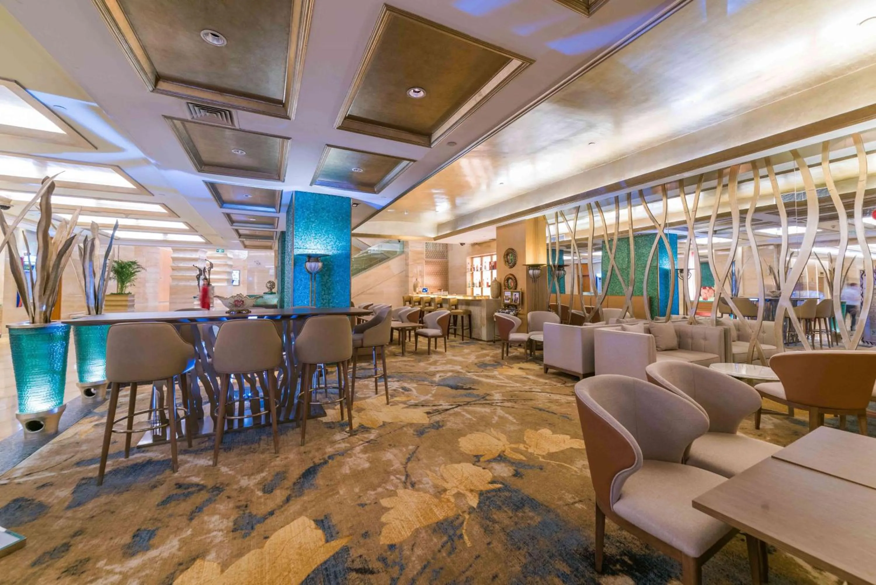 Lounge or bar in Radisson Blu Hotel Shanghai New World