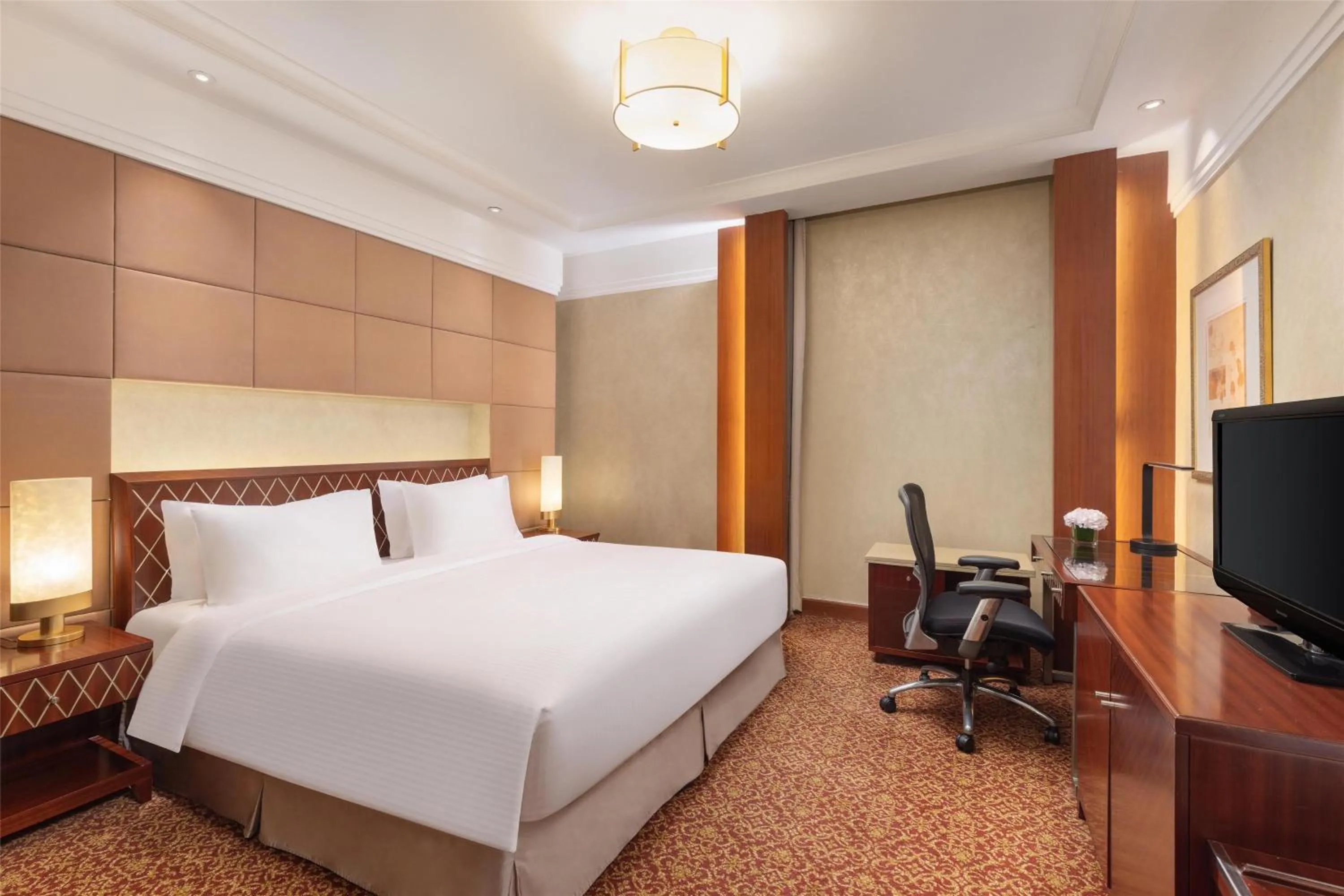 Photo of the whole room, Bed in Radisson Blu Hotel Shanghai New World