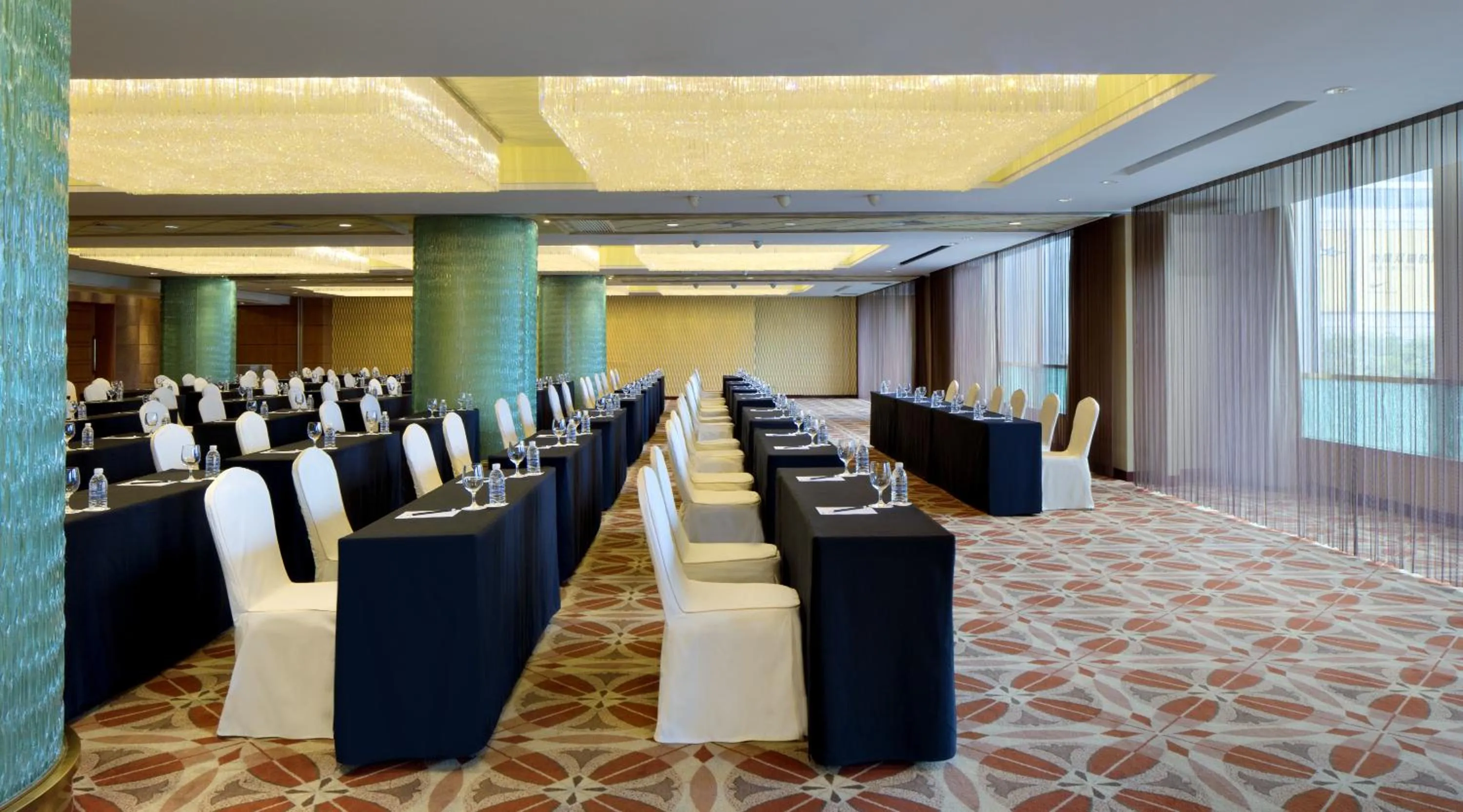 Business facilities in Radisson Blu Hotel Shanghai New World