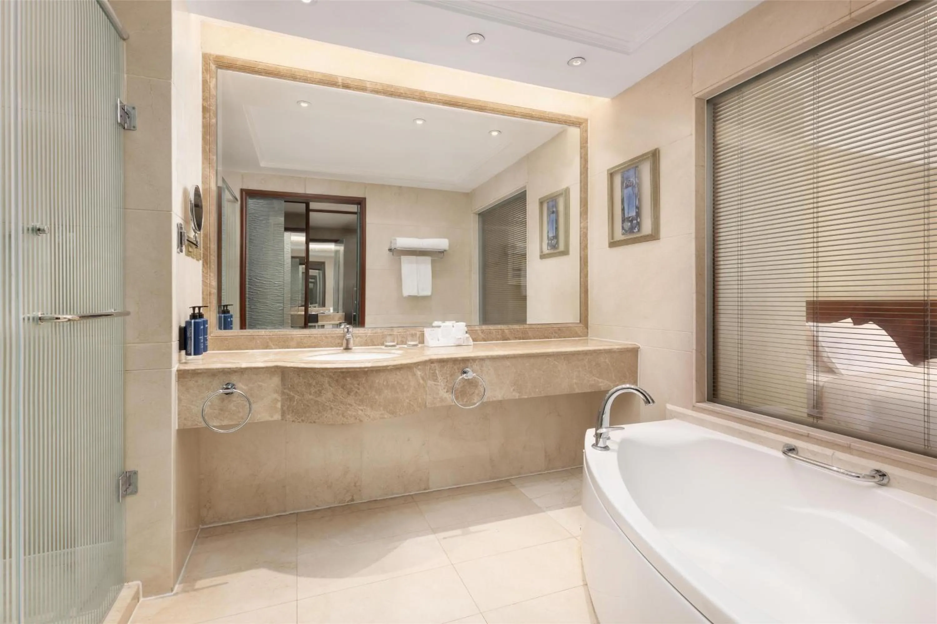 Bathroom in Radisson Blu Hotel Shanghai New World