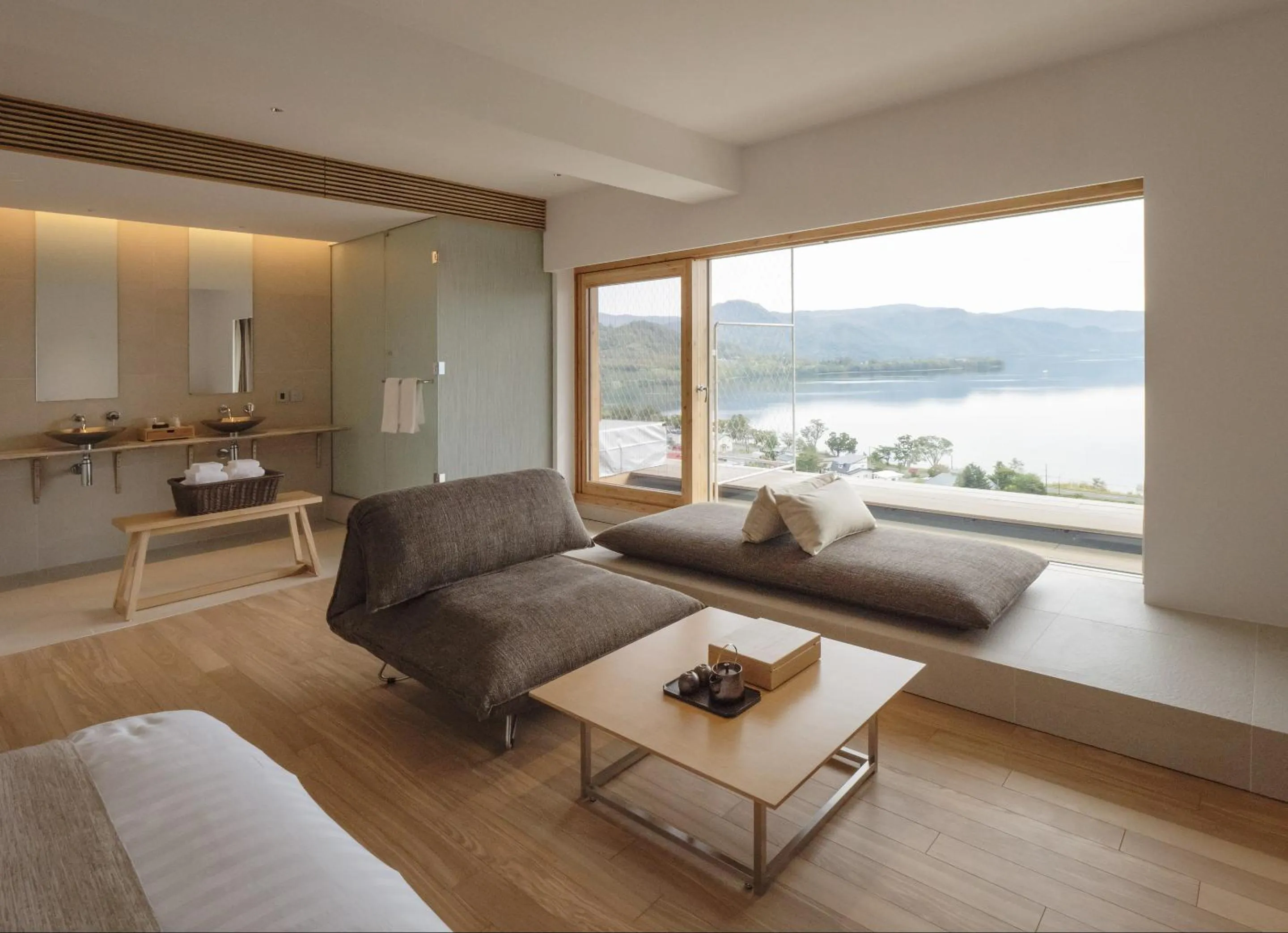 Shower in WE Hotel Toya