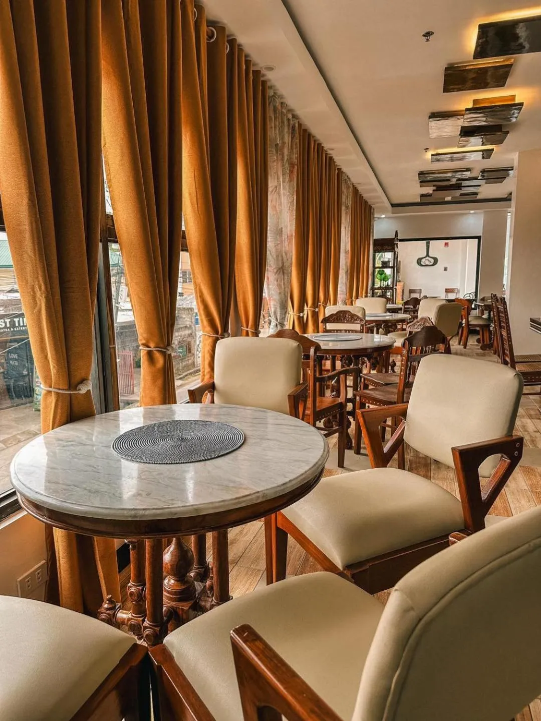 Restaurant/places to eat in Charos Dormitel