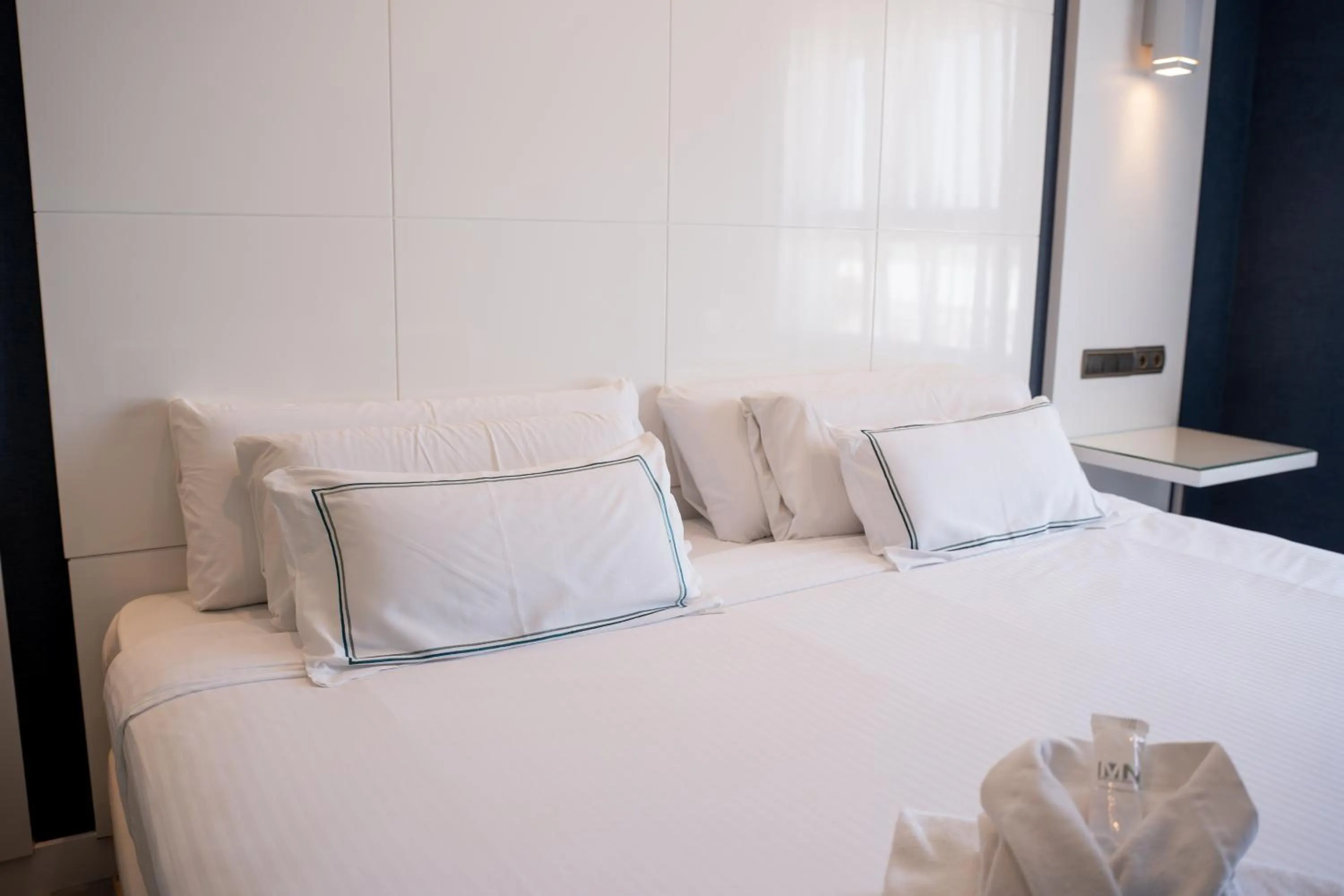 Bed in Hotel Málaga Nostrum Airport