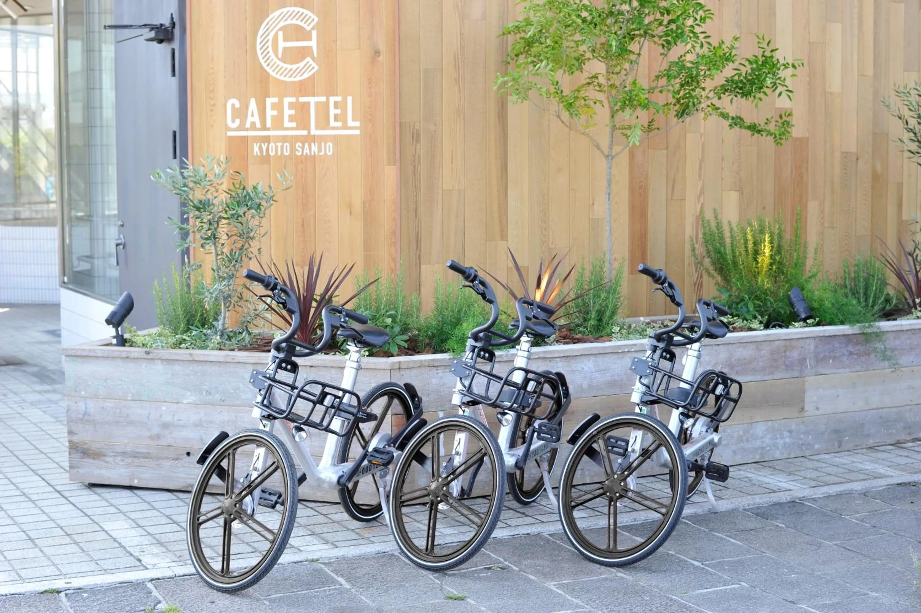 Cycling in CAFETEL Kyoto Sanjo for Ladies