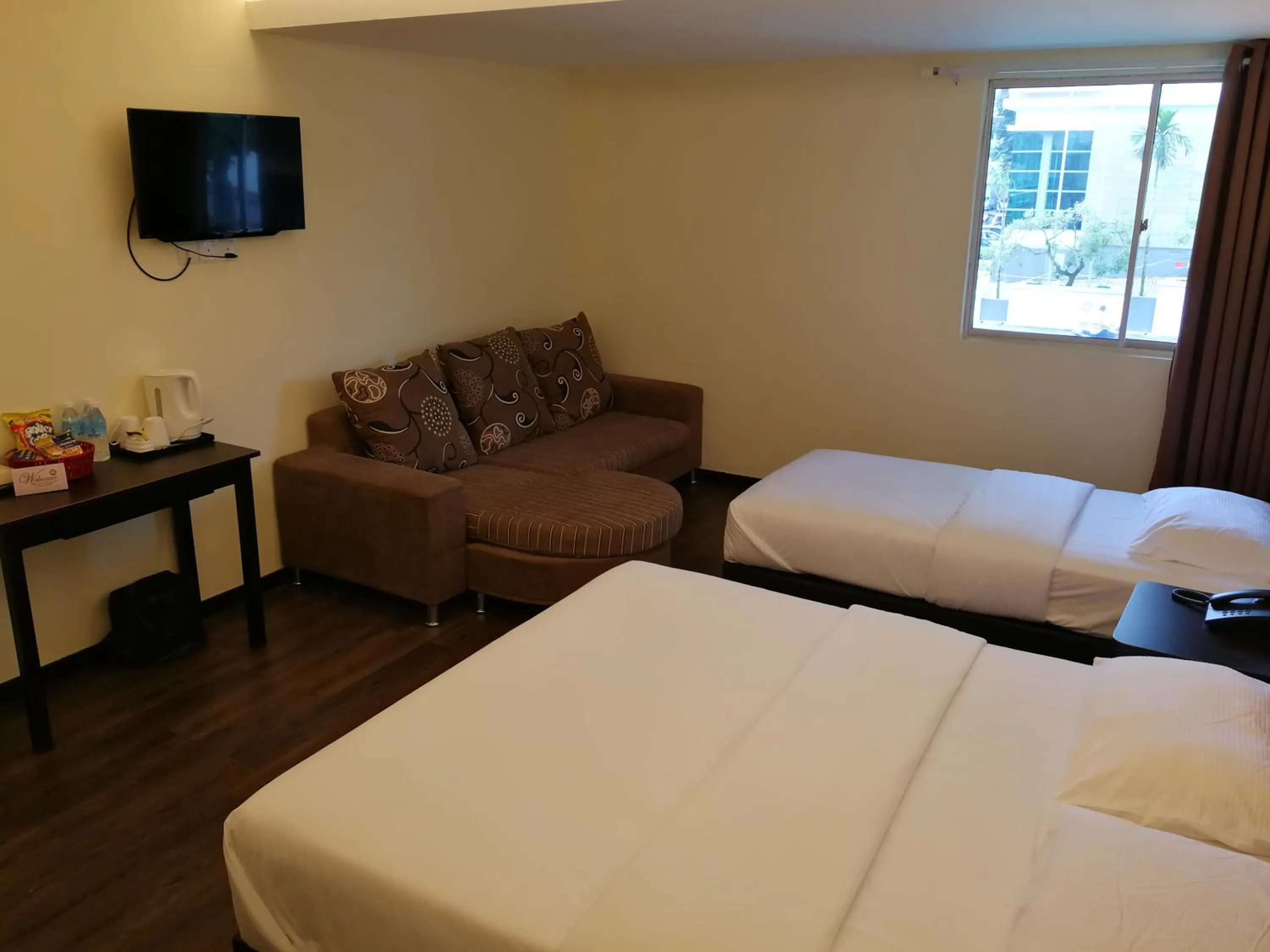 TV and multimedia, Bed in Hotel Zuhra
