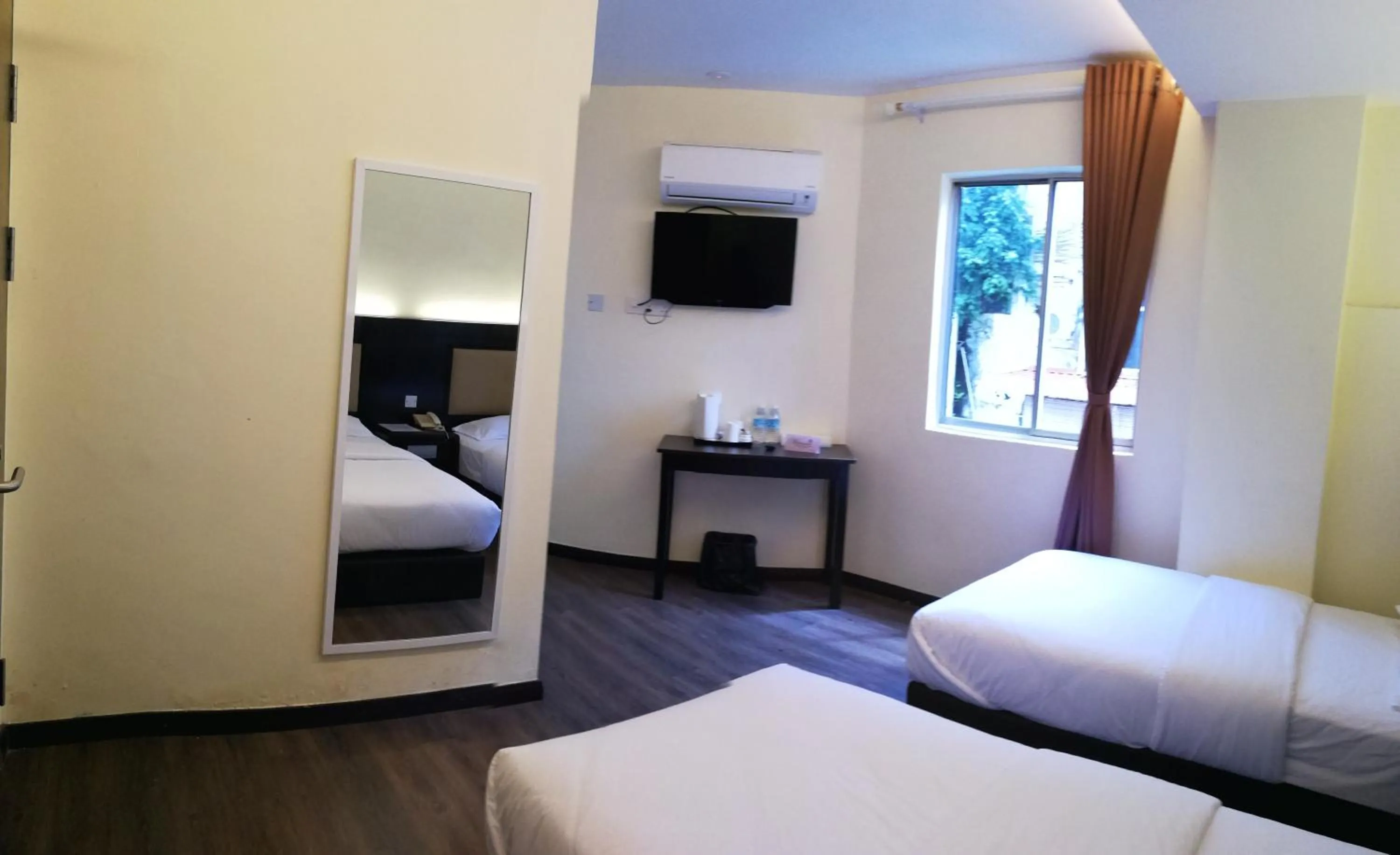 TV and multimedia, Bed in Hotel Zuhra