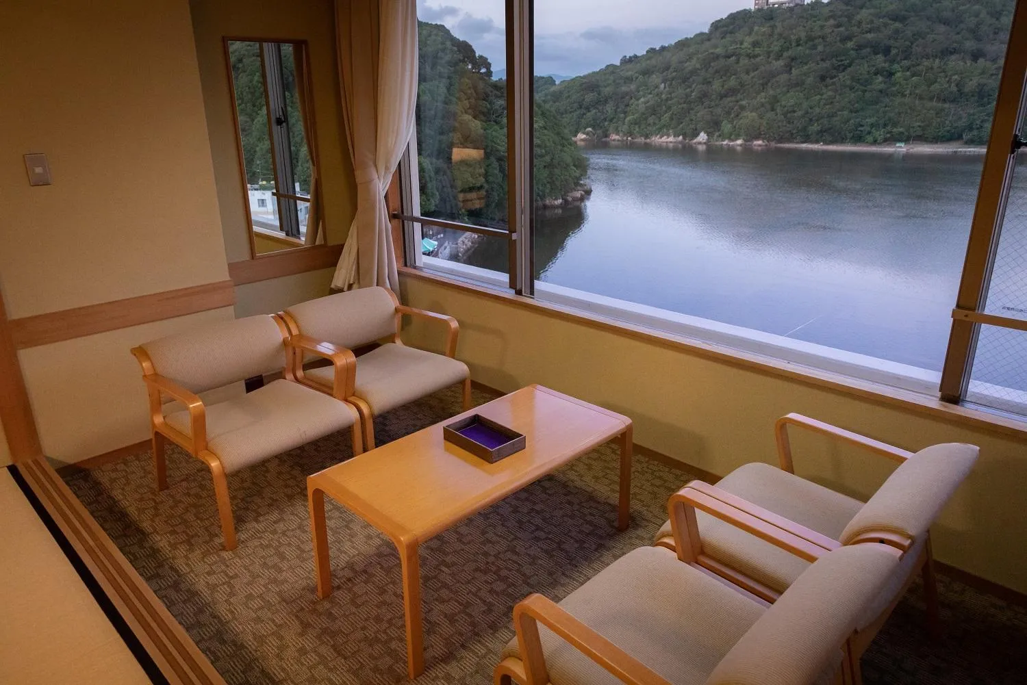 Lake view in Sansuikan Kinryu