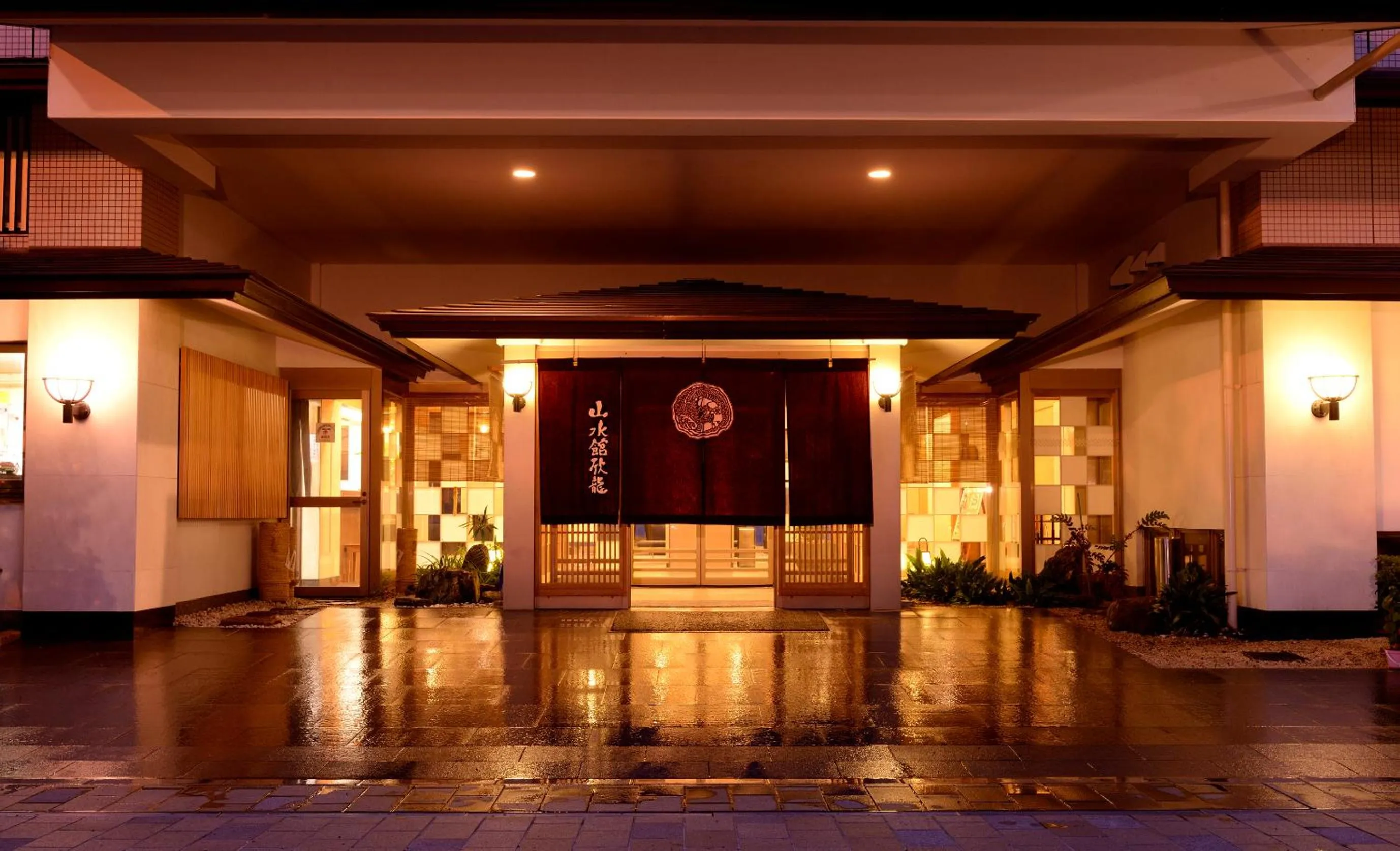Facade/entrance in Sansuikan Kinryu