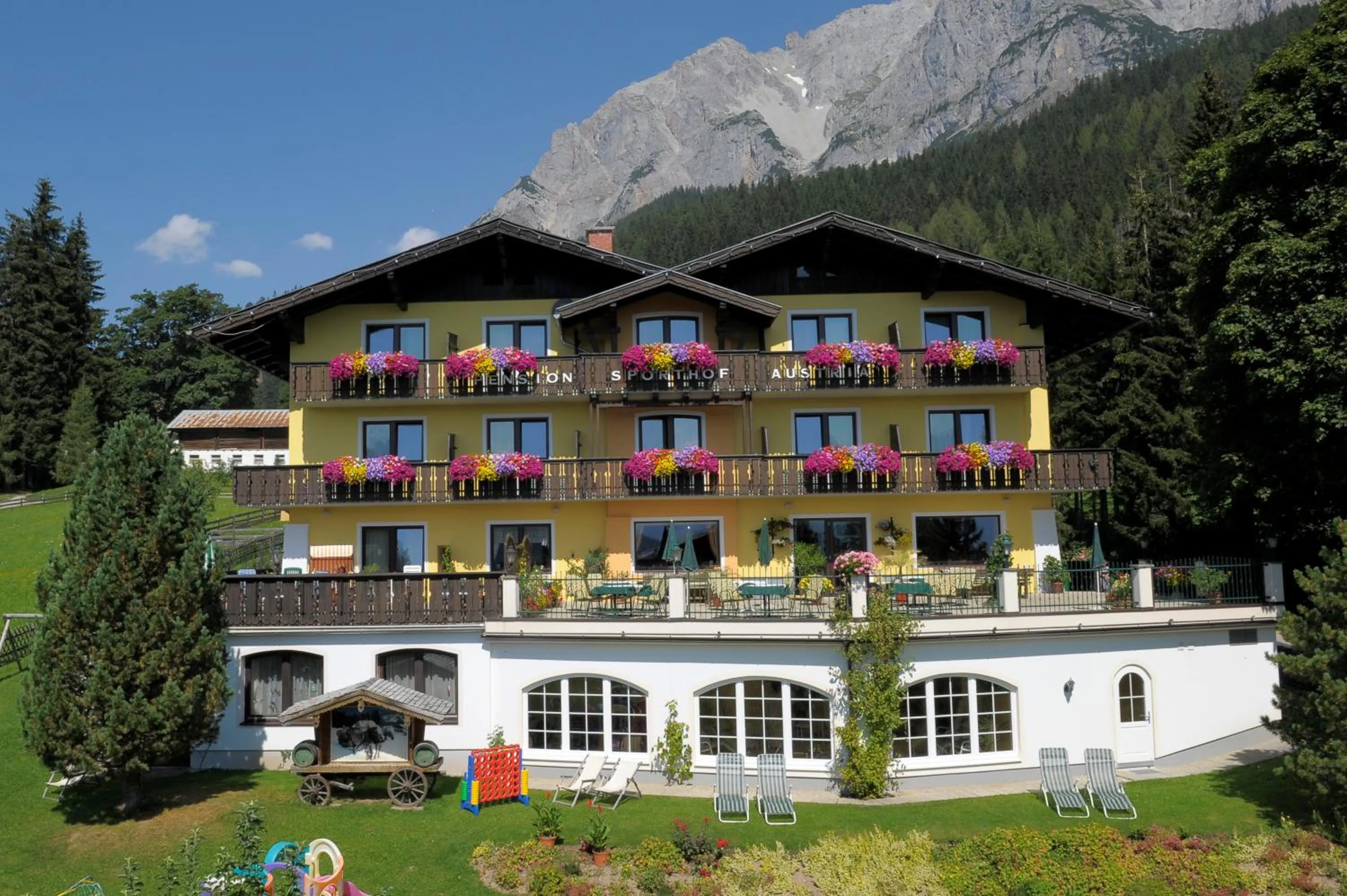 Facade/entrance in Hotel Sporthof Austria