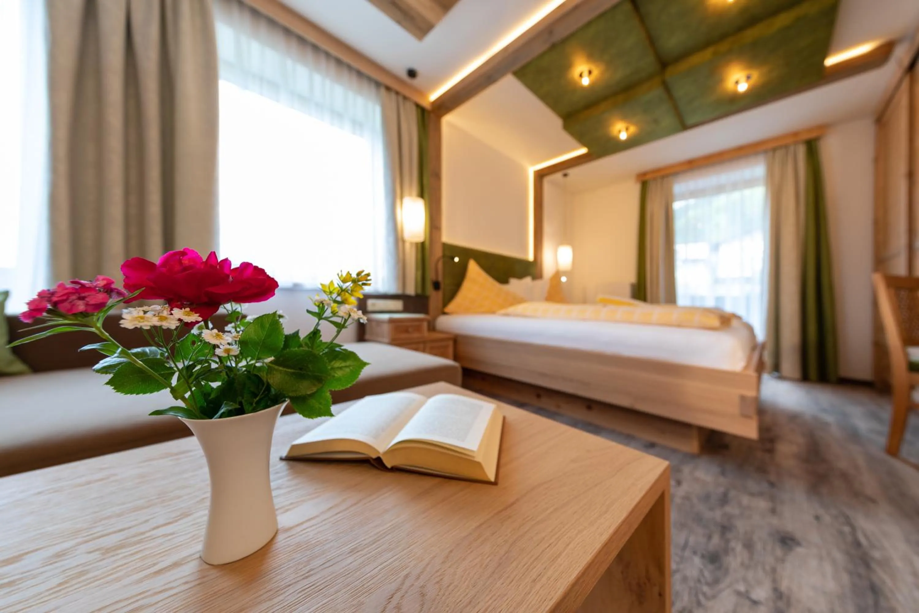 Shower, Bed in Hotel Sporthof Austria