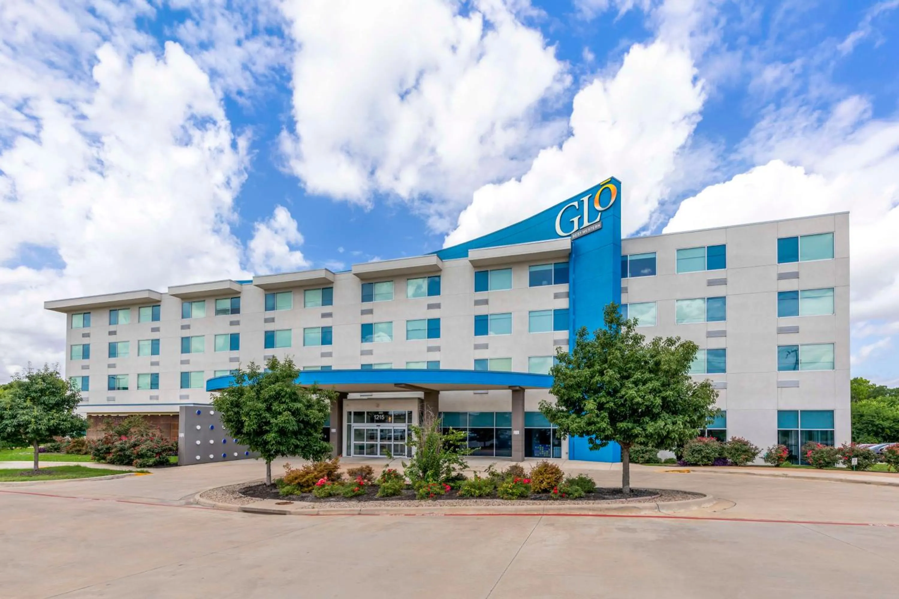 Property building in GLō Best Western Dallas South DeSoto