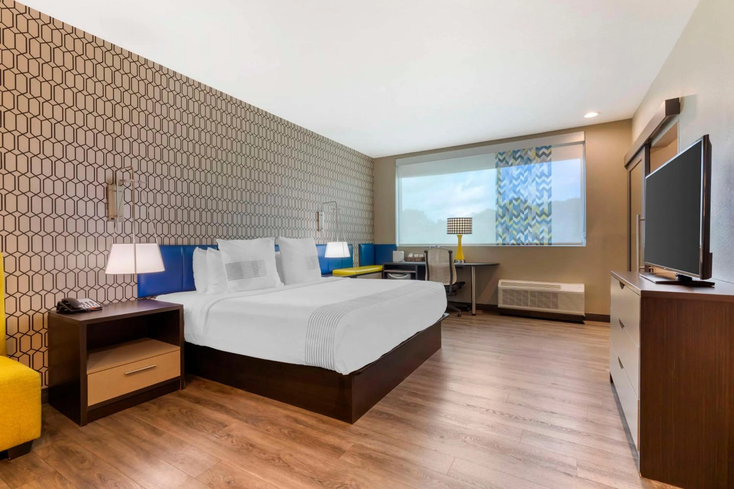 Bedroom, Bed in GLō Best Western Dallas South DeSoto