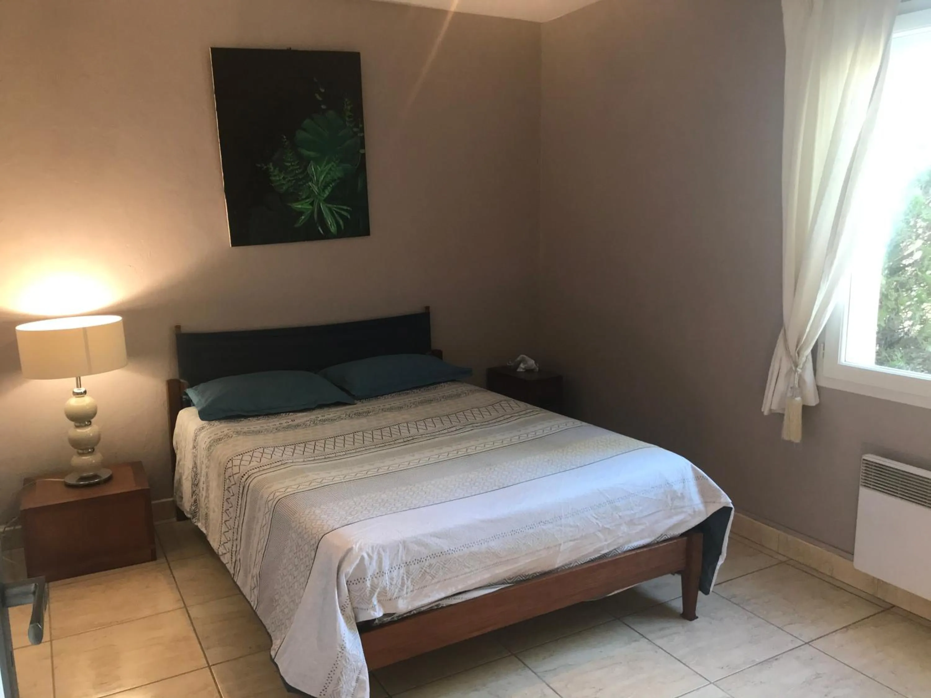 Bed in Bouzigues Suite Parentale Étang de Thau