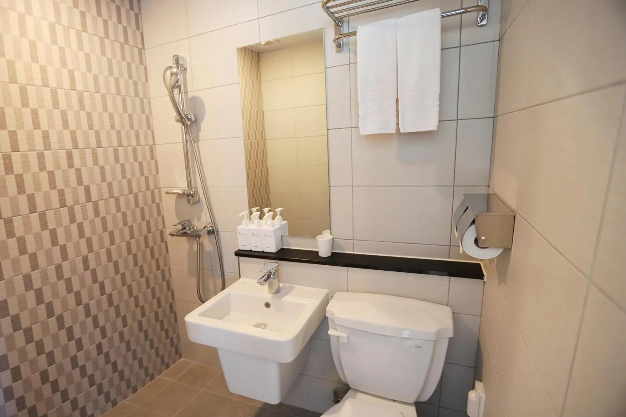 Shower in Kenny Stay Jeju Seogwipo