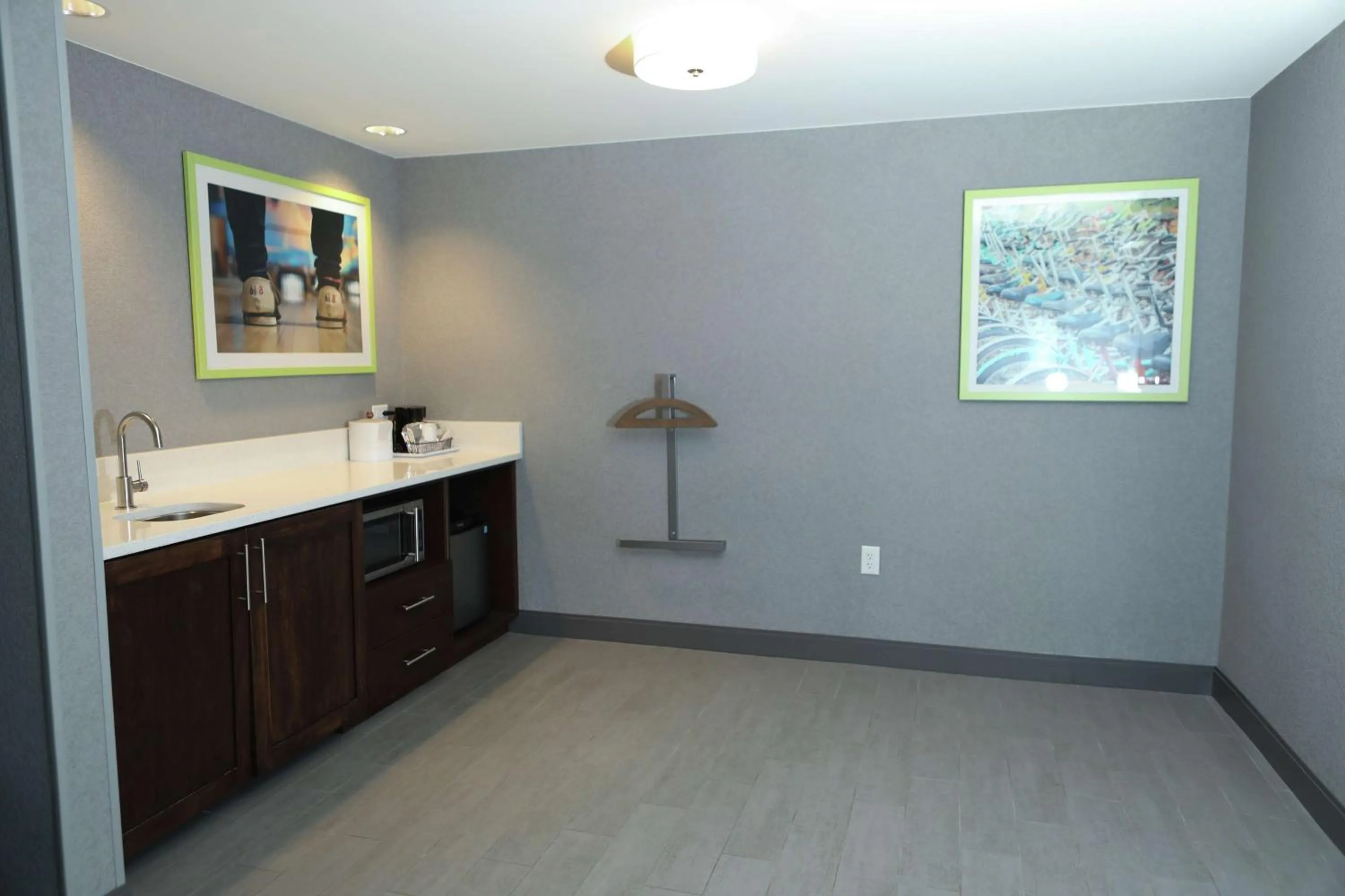 Photo of the whole room in Hampton Inn & Suites Burlington